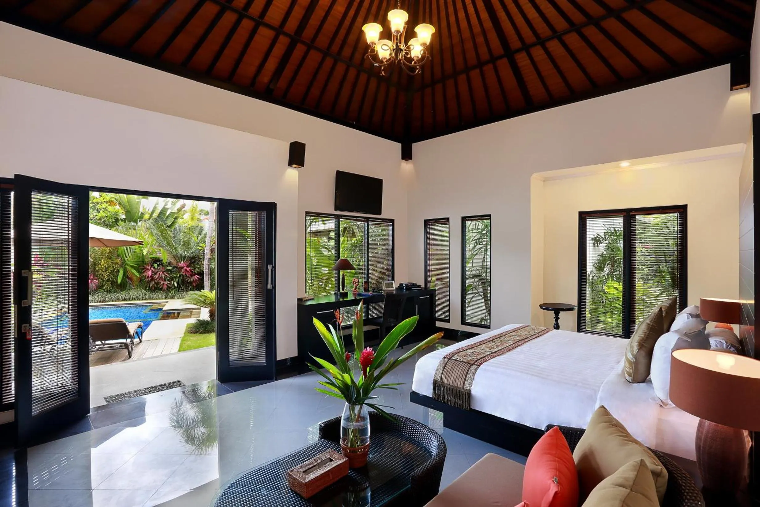 TV and multimedia, Bed in Askara Villa