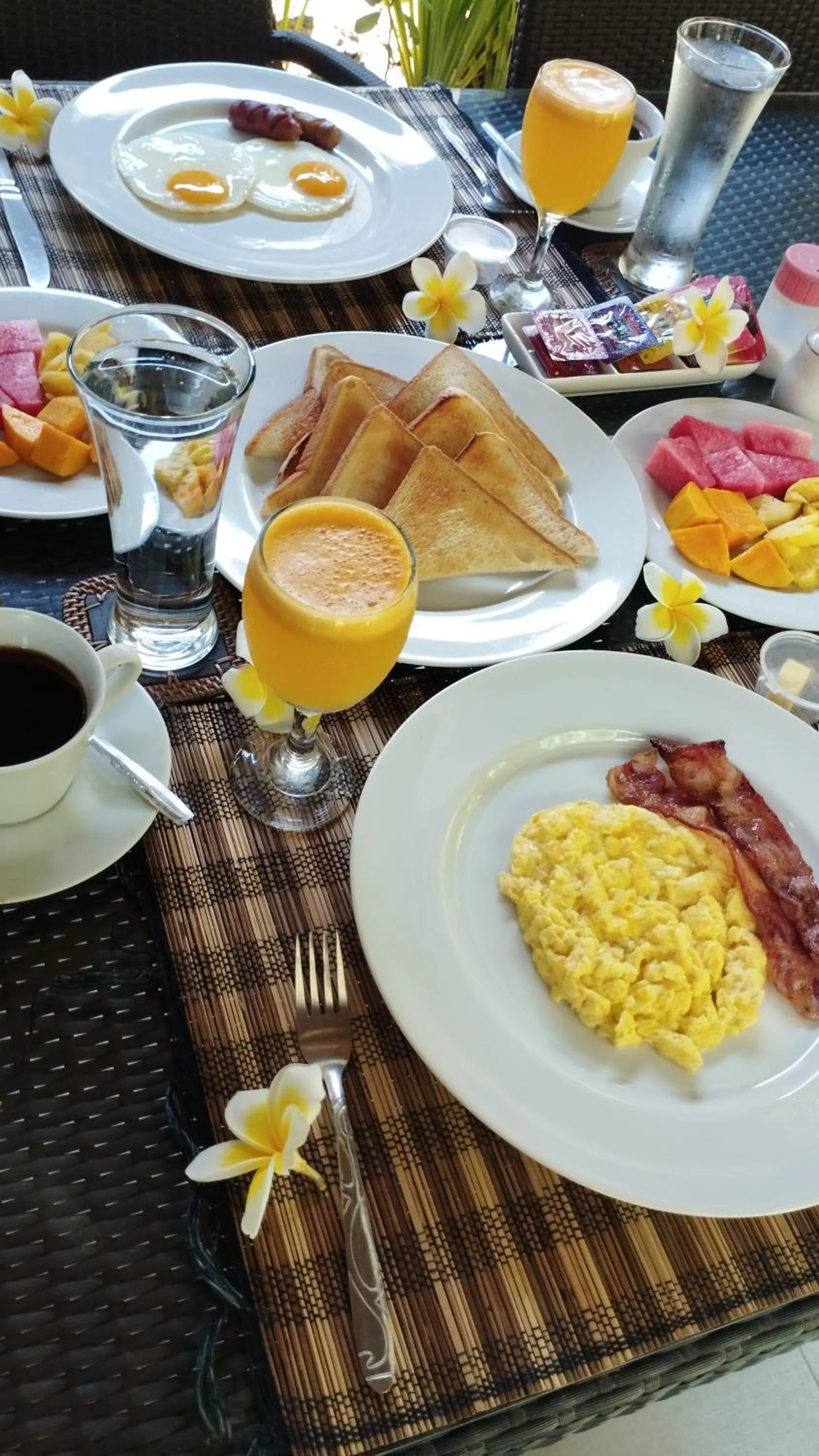 Breakfast in Askara Villa