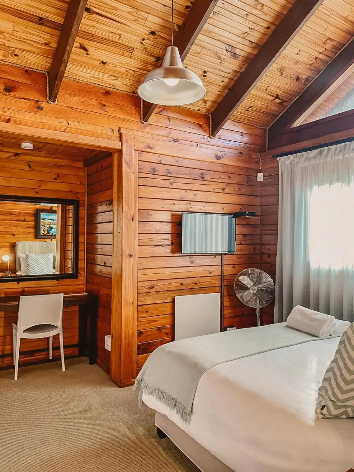 Bedroom, Bed in Oyster Creek Lodge