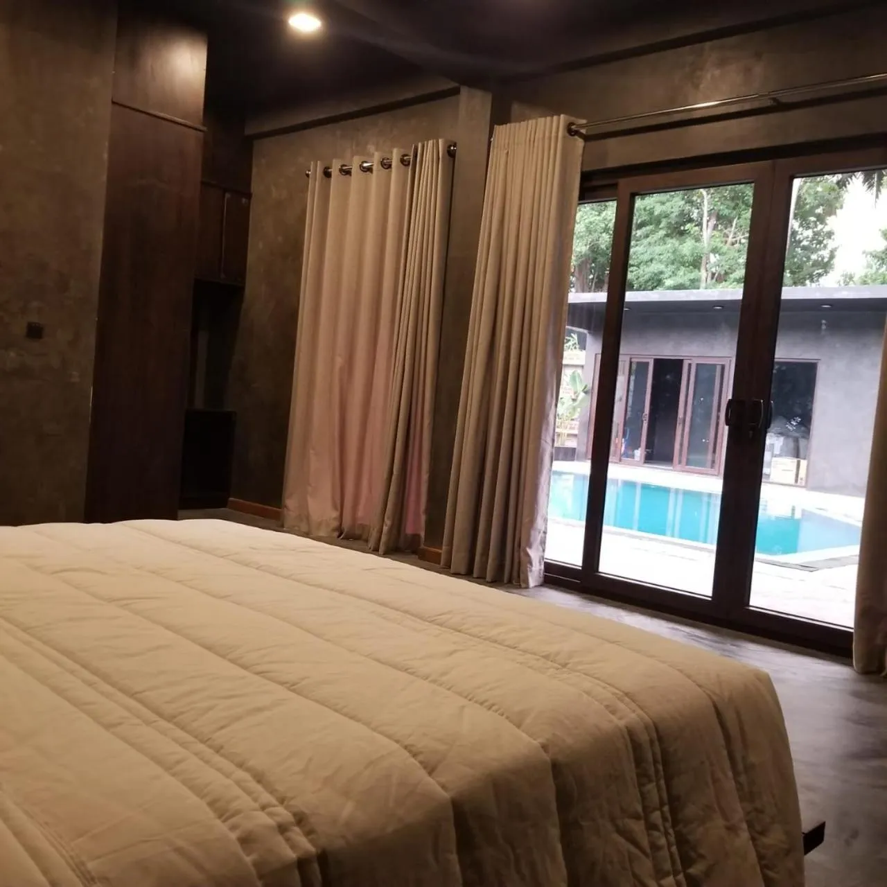 Pool view, Bed in il Frangipane