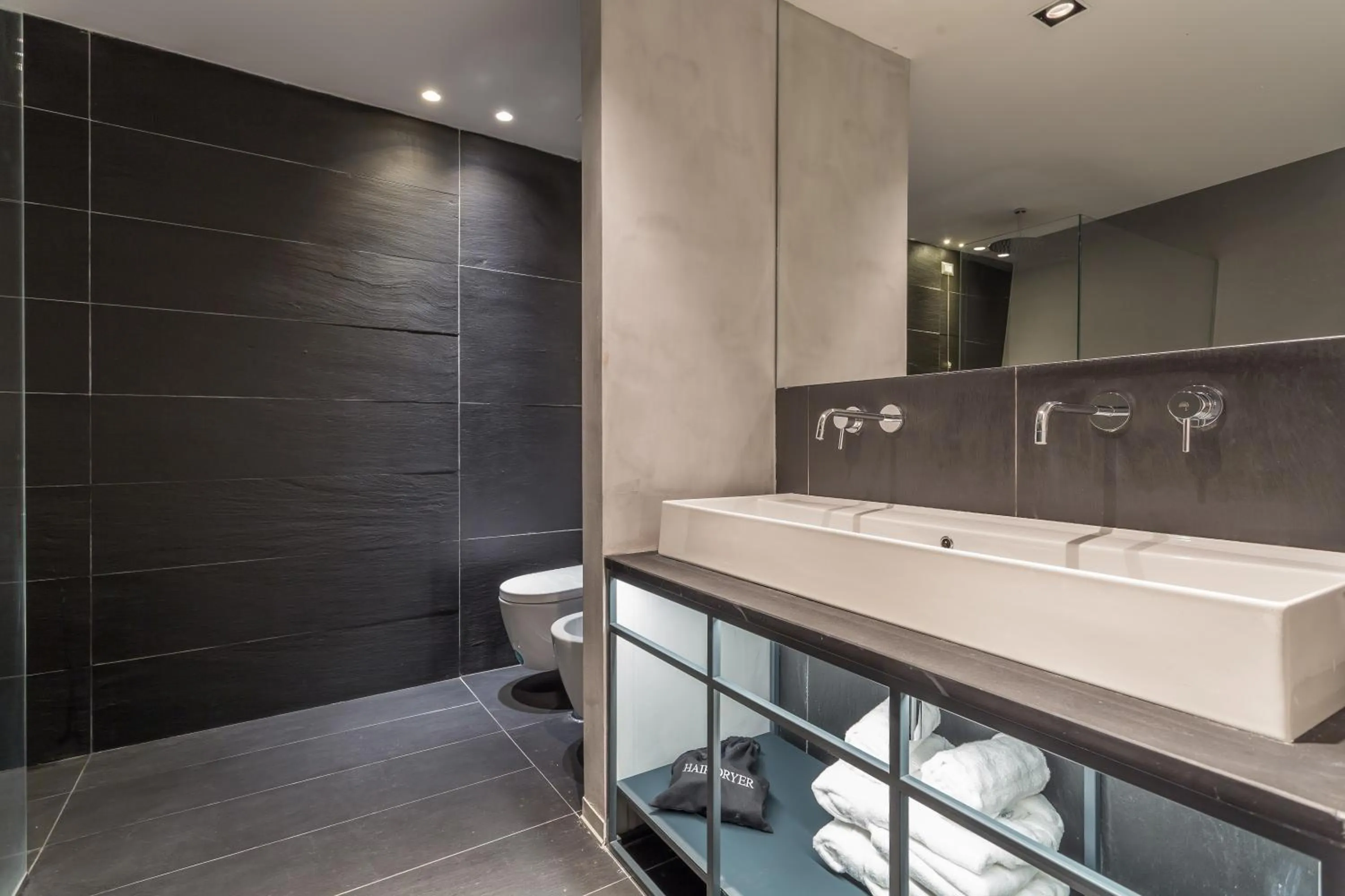 Toilet in Fauno Urban Resort