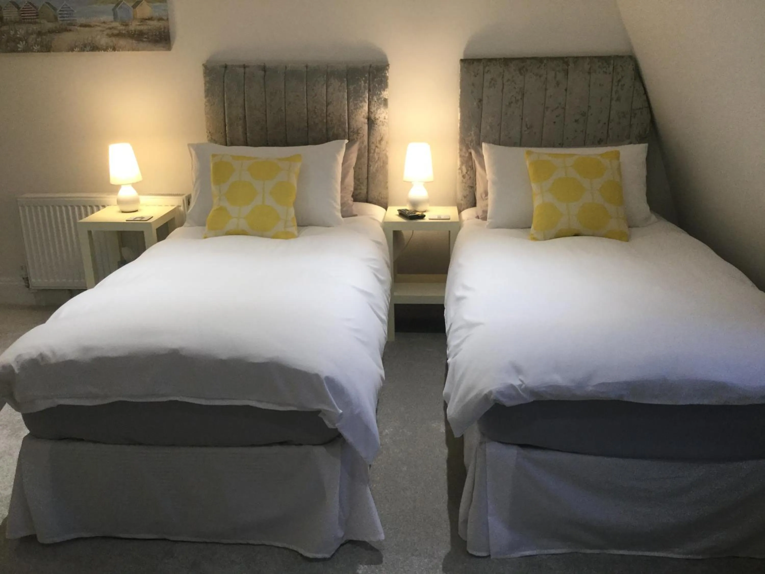 Photo of the whole room, Bed in Glebe House