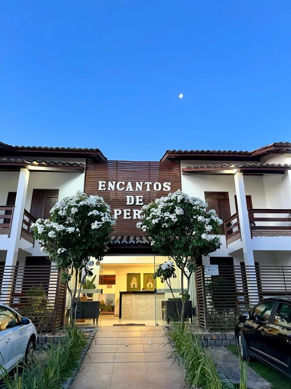Property building in Hotel Encantos de Itaperapuã