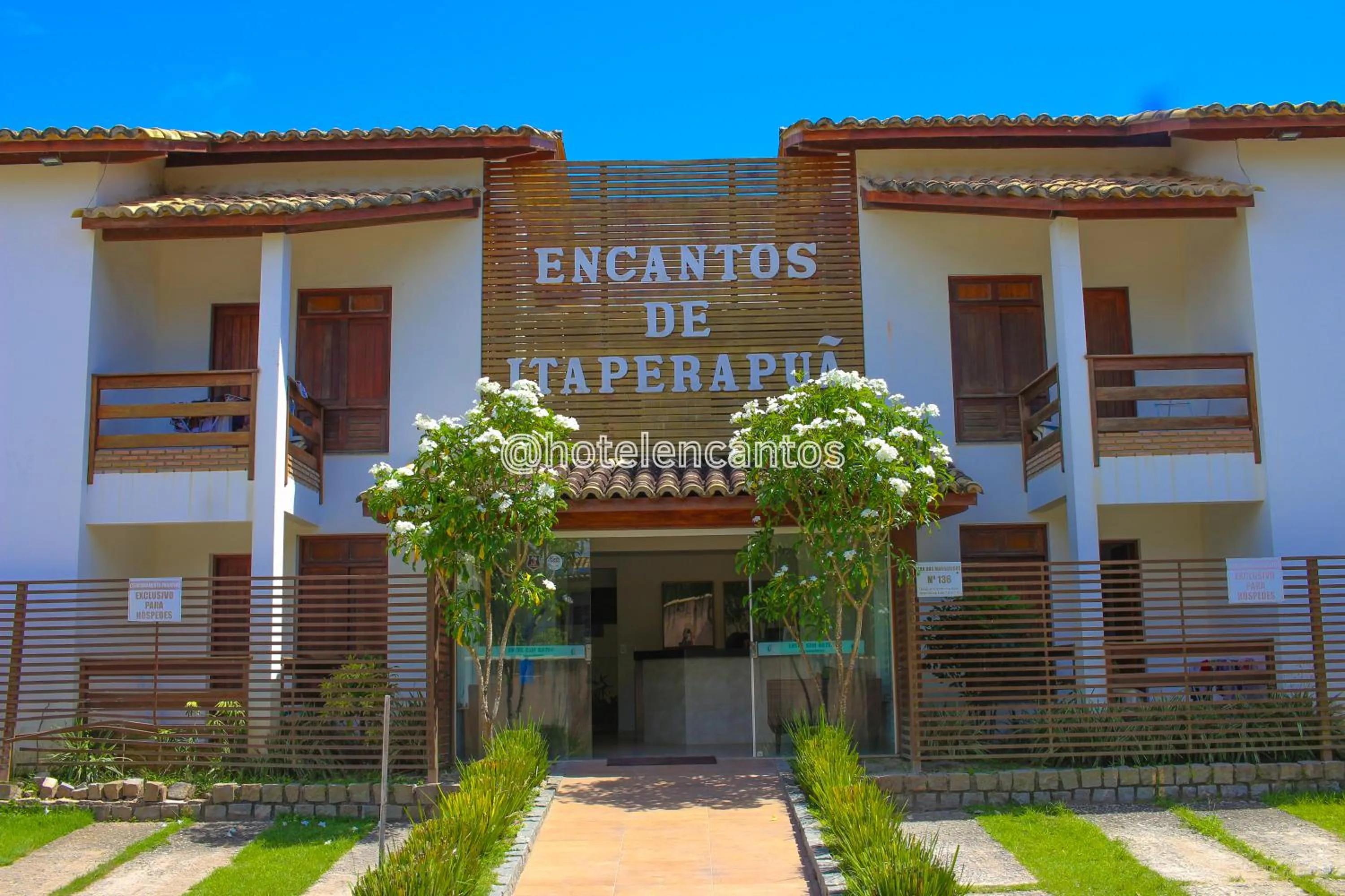 Facade/entrance in Hotel Encantos de Itaperapuã