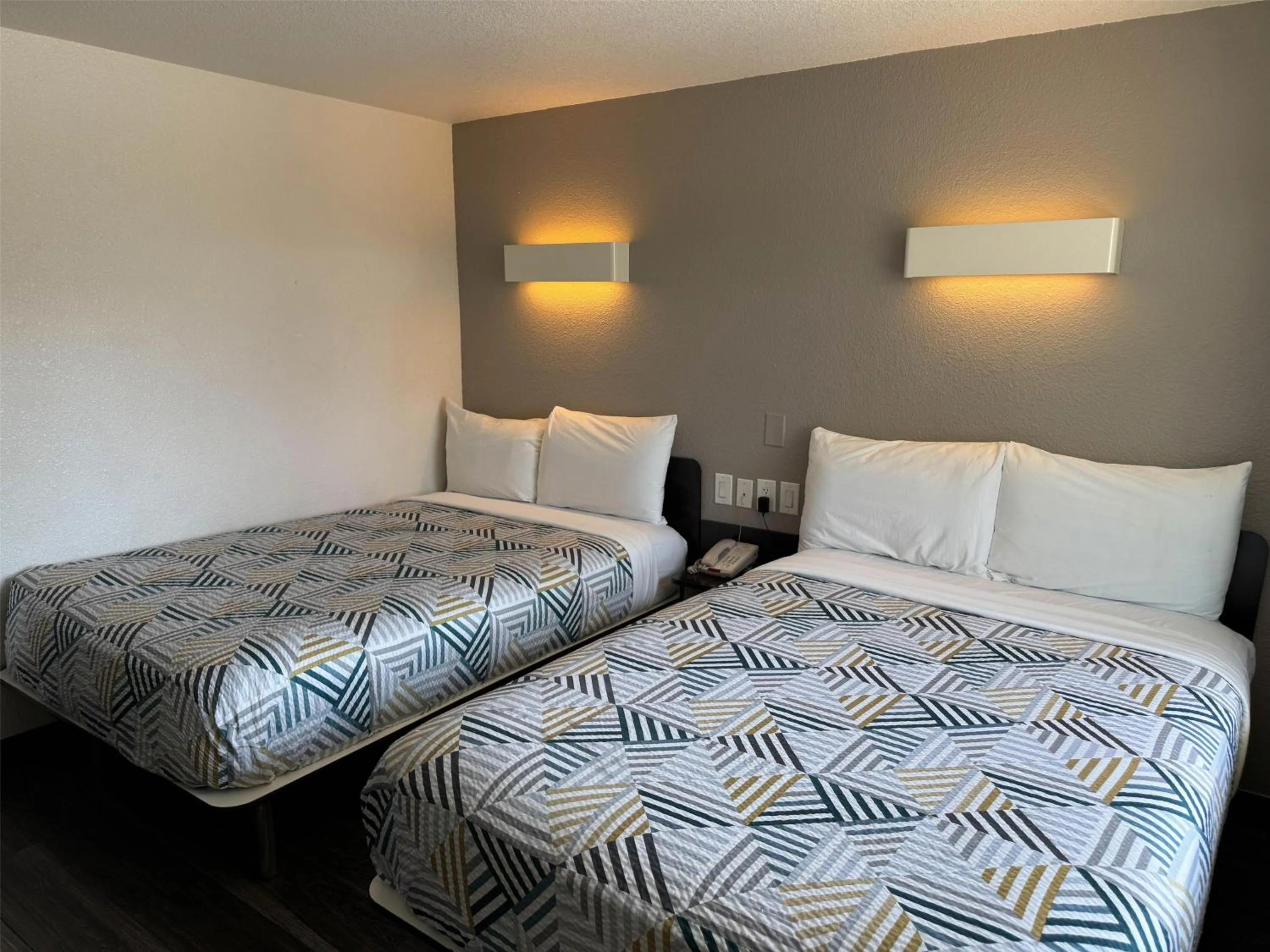 Photo of the whole room, Bed in Studio 6 Suites Las Vegas, NV - Tropicana