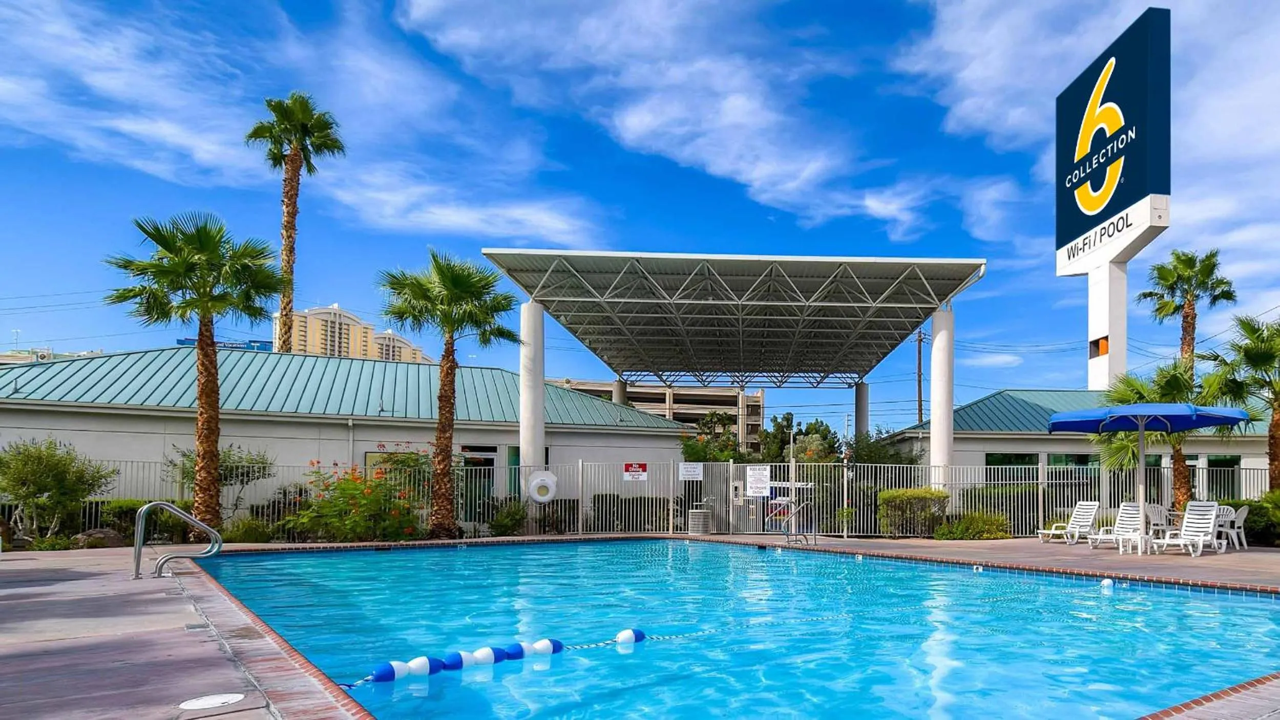 Swimming pool in Studio 6 Suites Las Vegas, NV - Tropicana