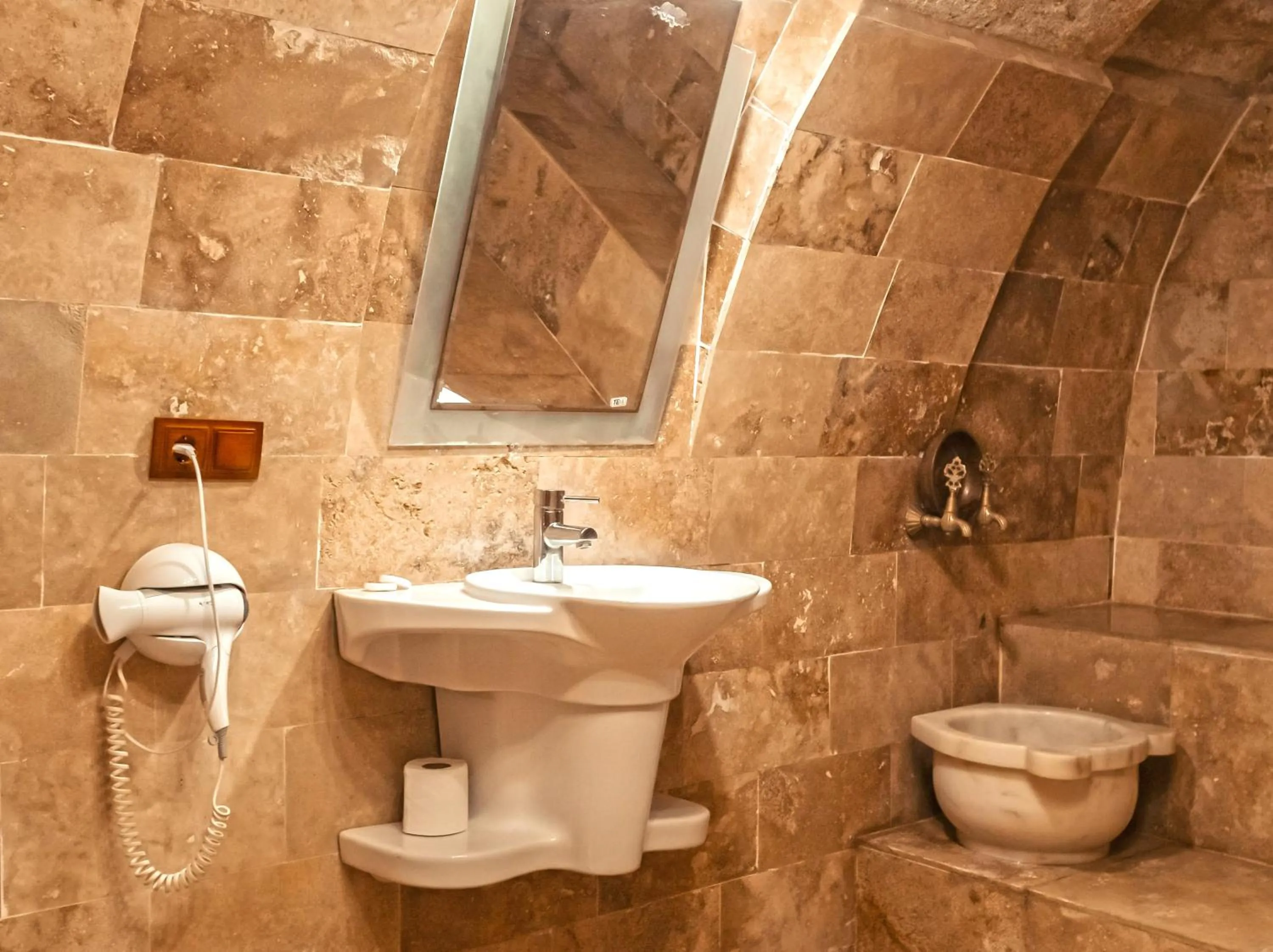 Bathroom in Larissa Cave Hotel