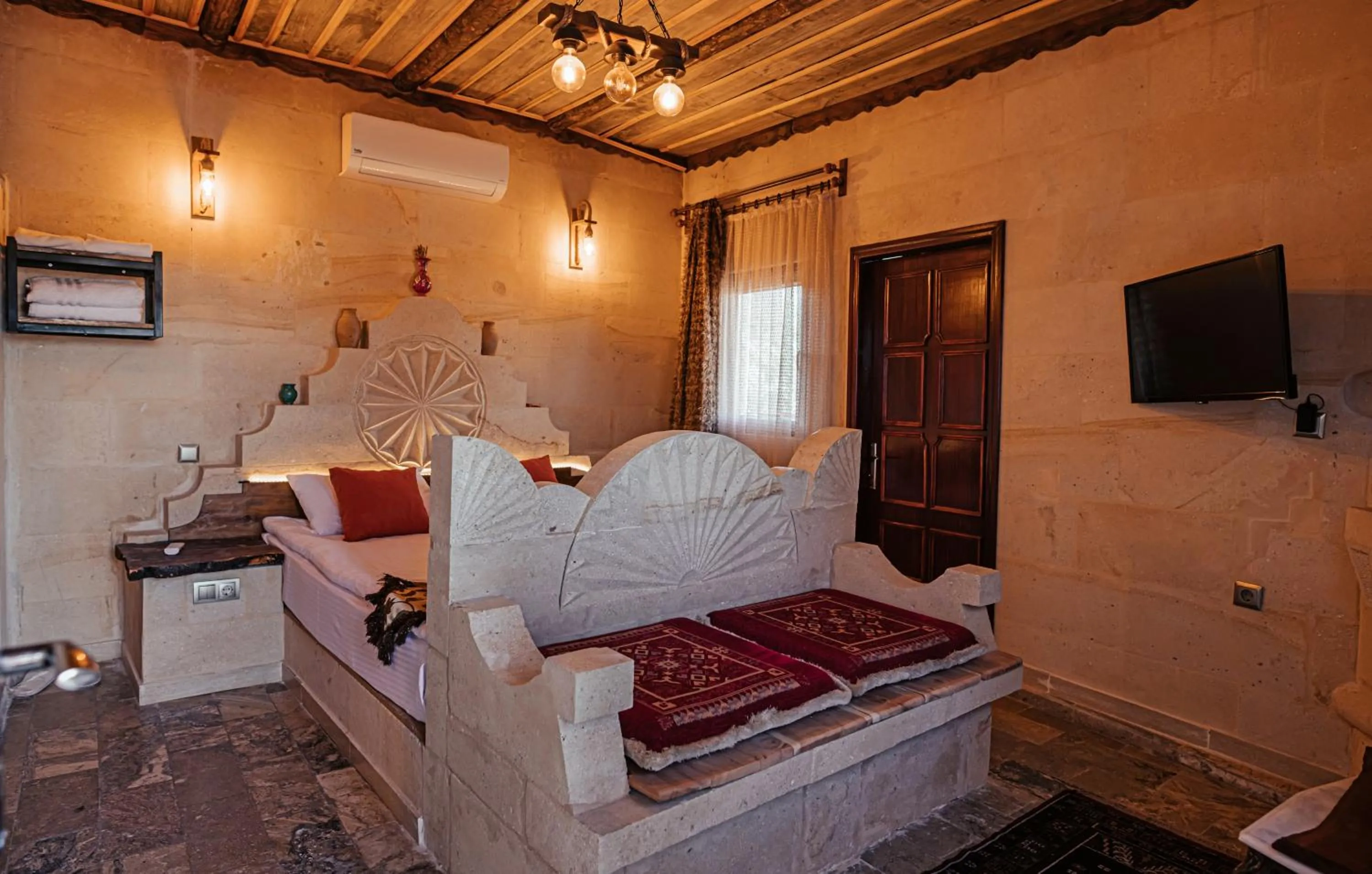 Massage in Larissa Cave Hotel