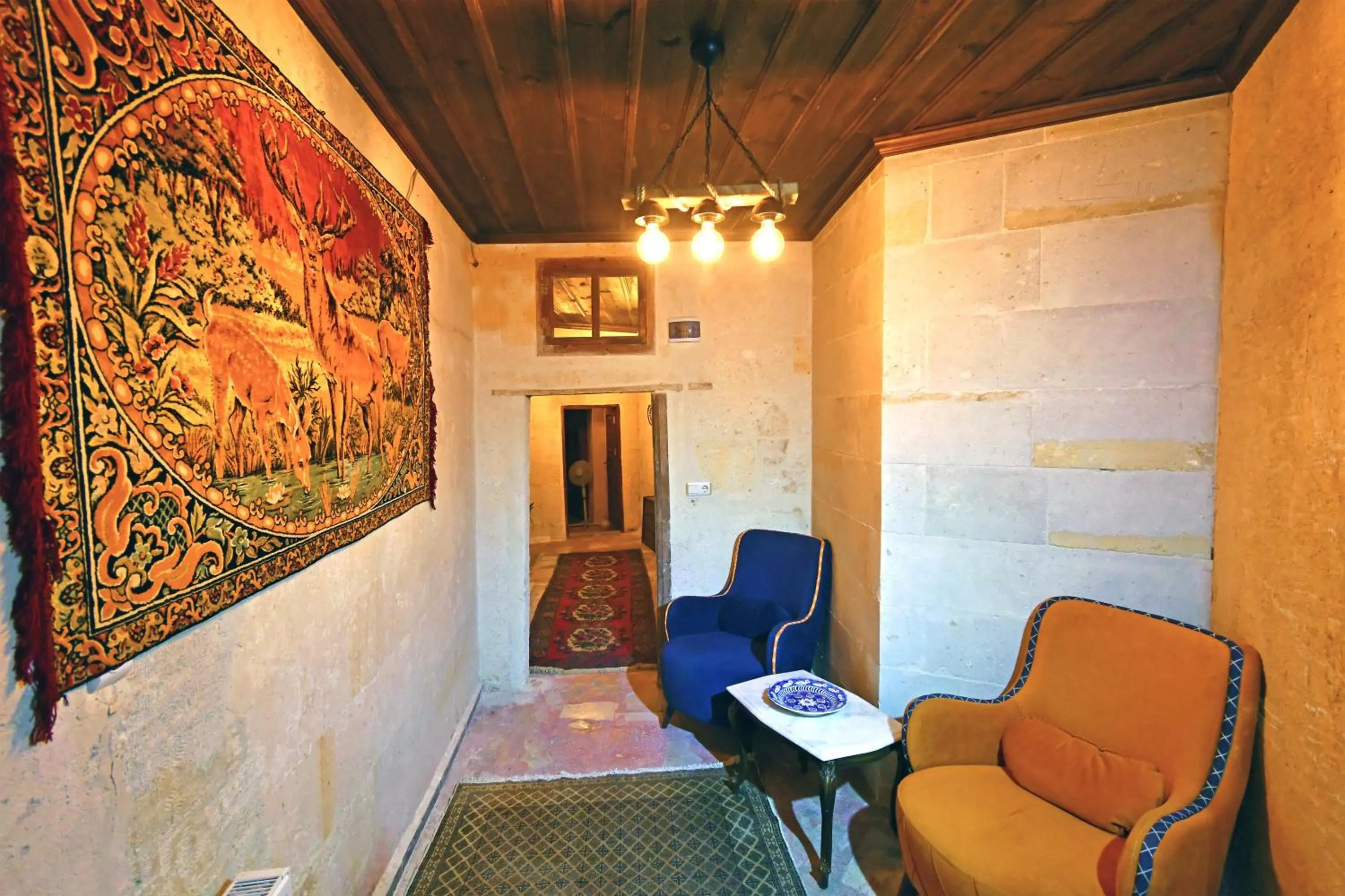 Living room in Larissa Cave Hotel
