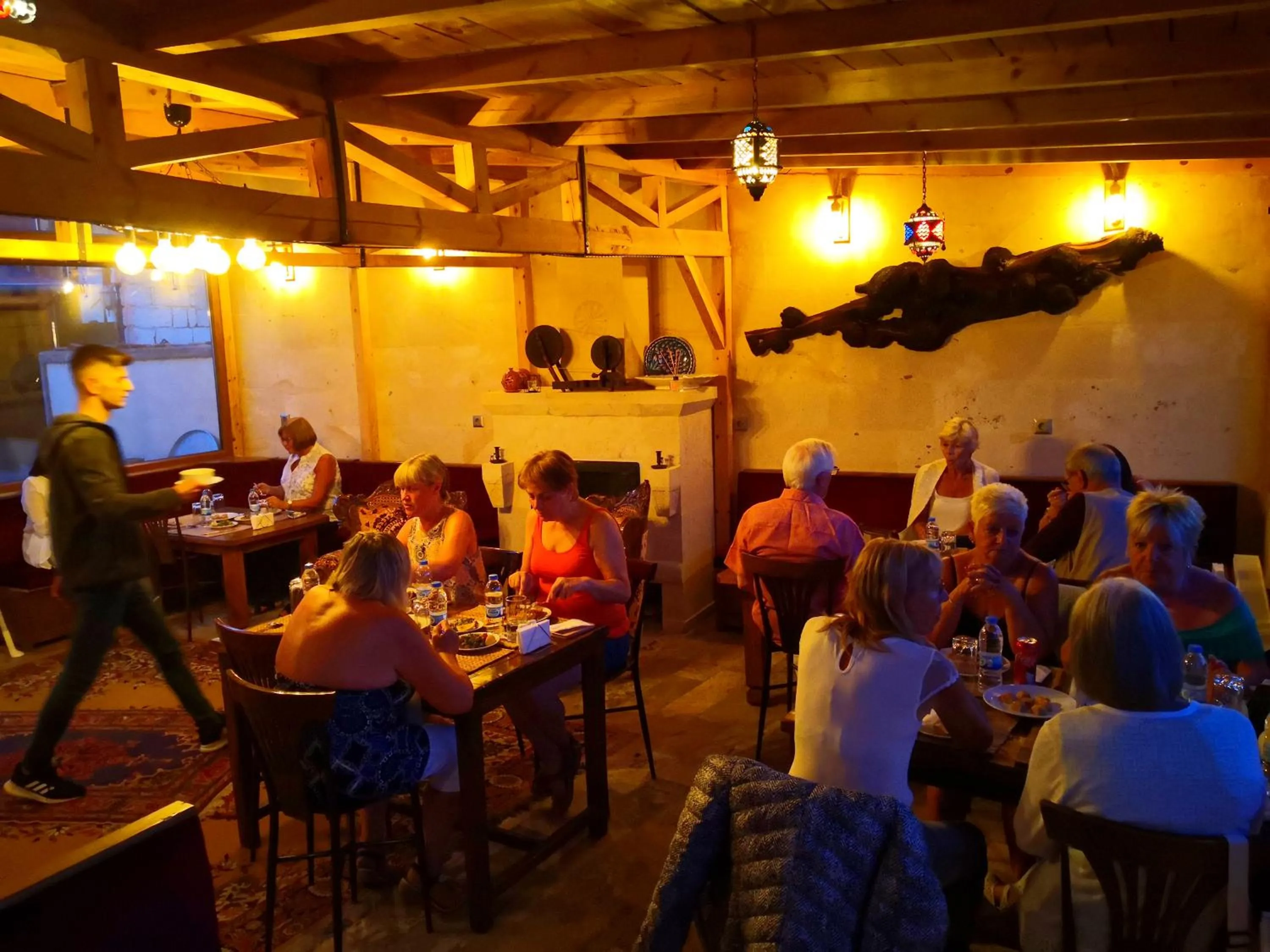 Restaurant/places to eat in Larissa Cave Hotel