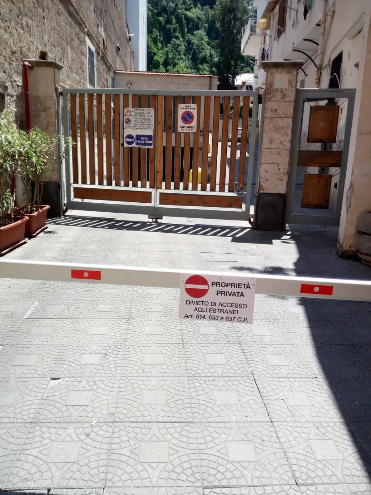 Facade/entrance in BUTTERFLY