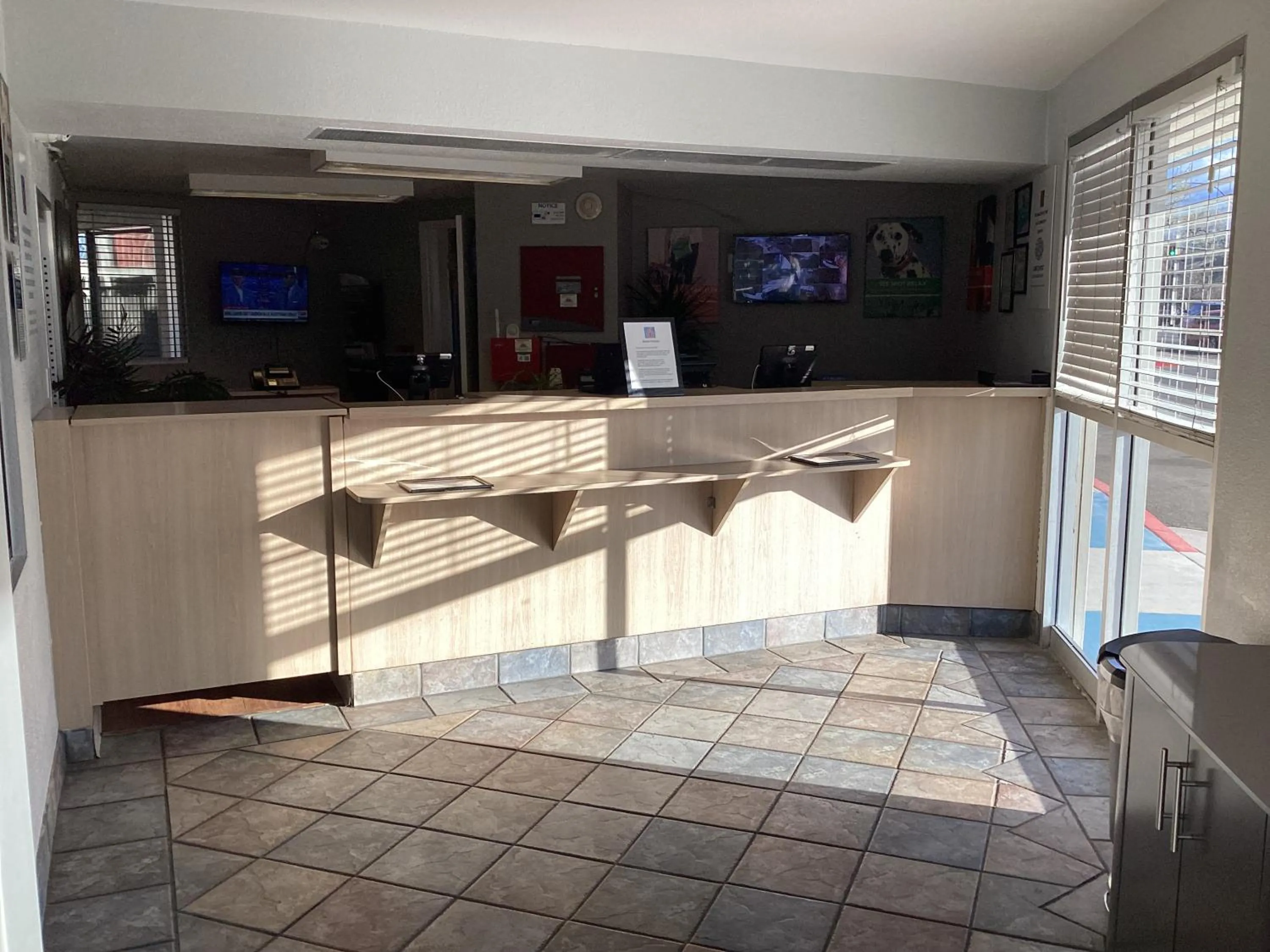 Lobby or reception in Motel 6-Reno, NV - Livestock Events Center