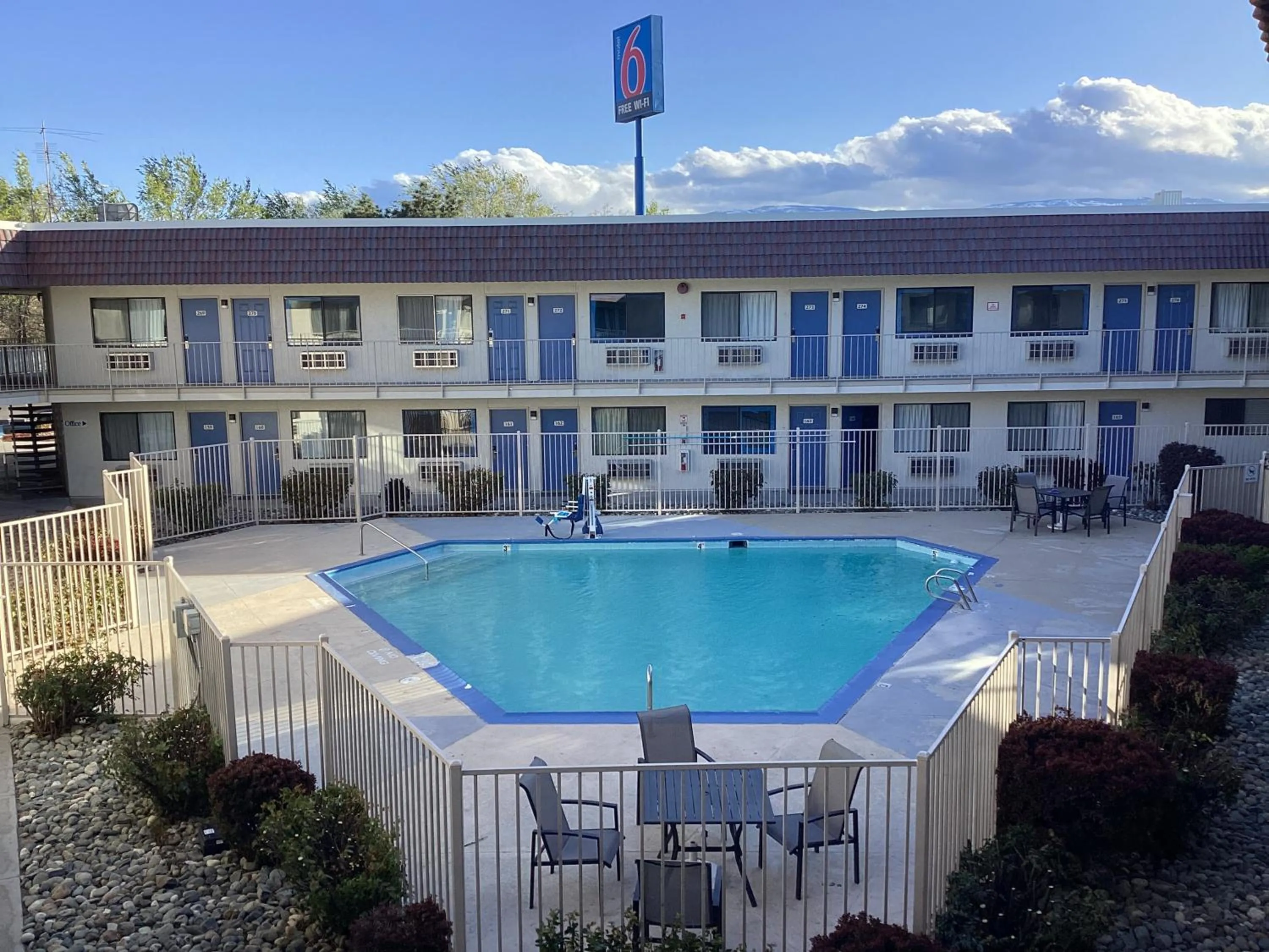 Swimming pool in Motel 6-Reno, NV - Livestock Events Center