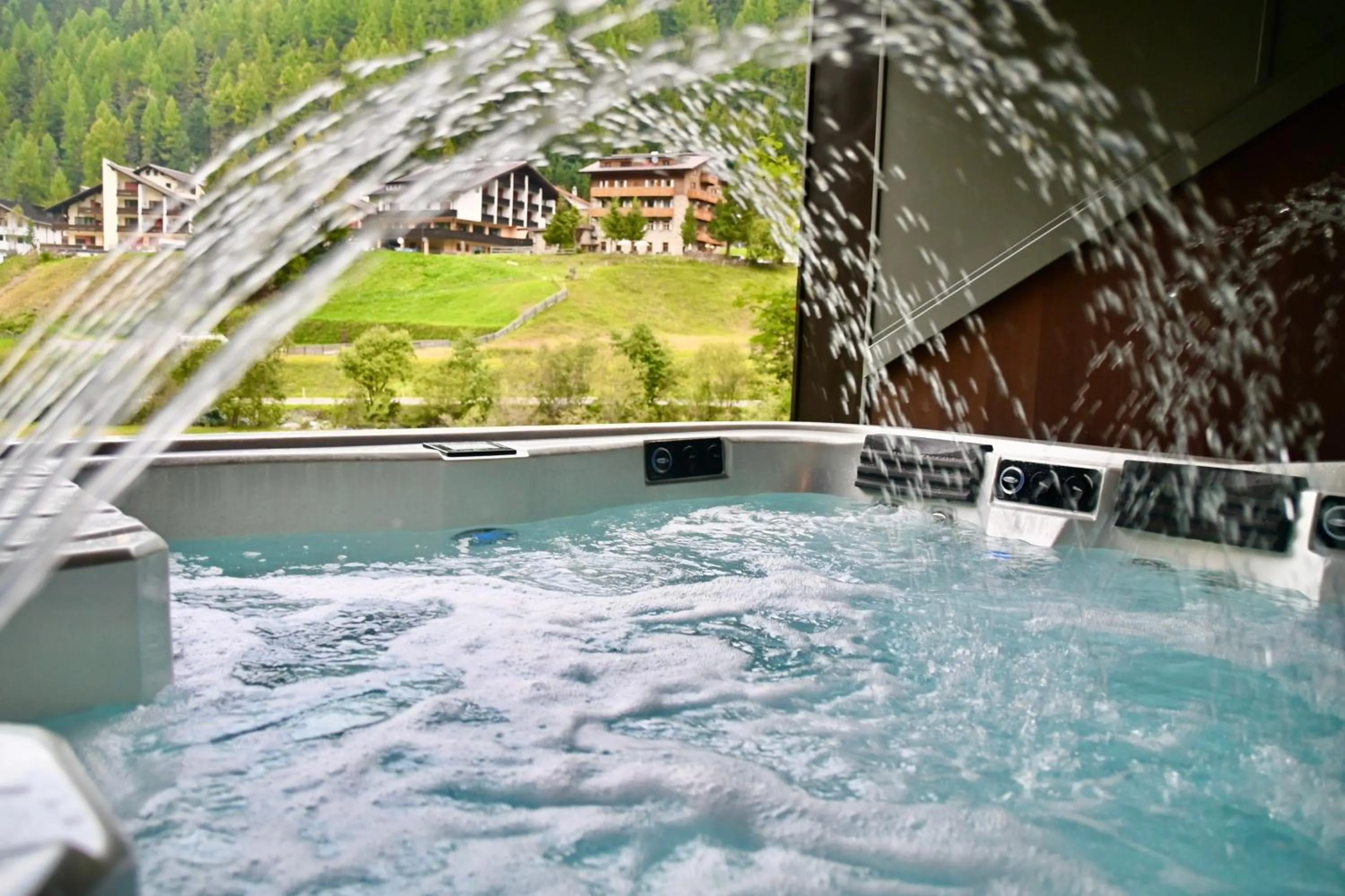 Hot Tub in Bed & Breakfast Hotel Nives