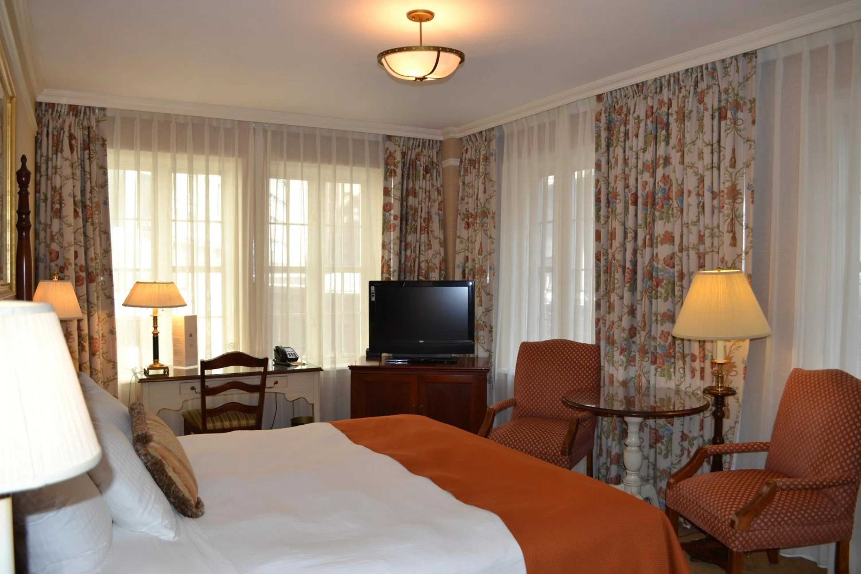 Photo of the whole room, Bed in The Wall Street Inn