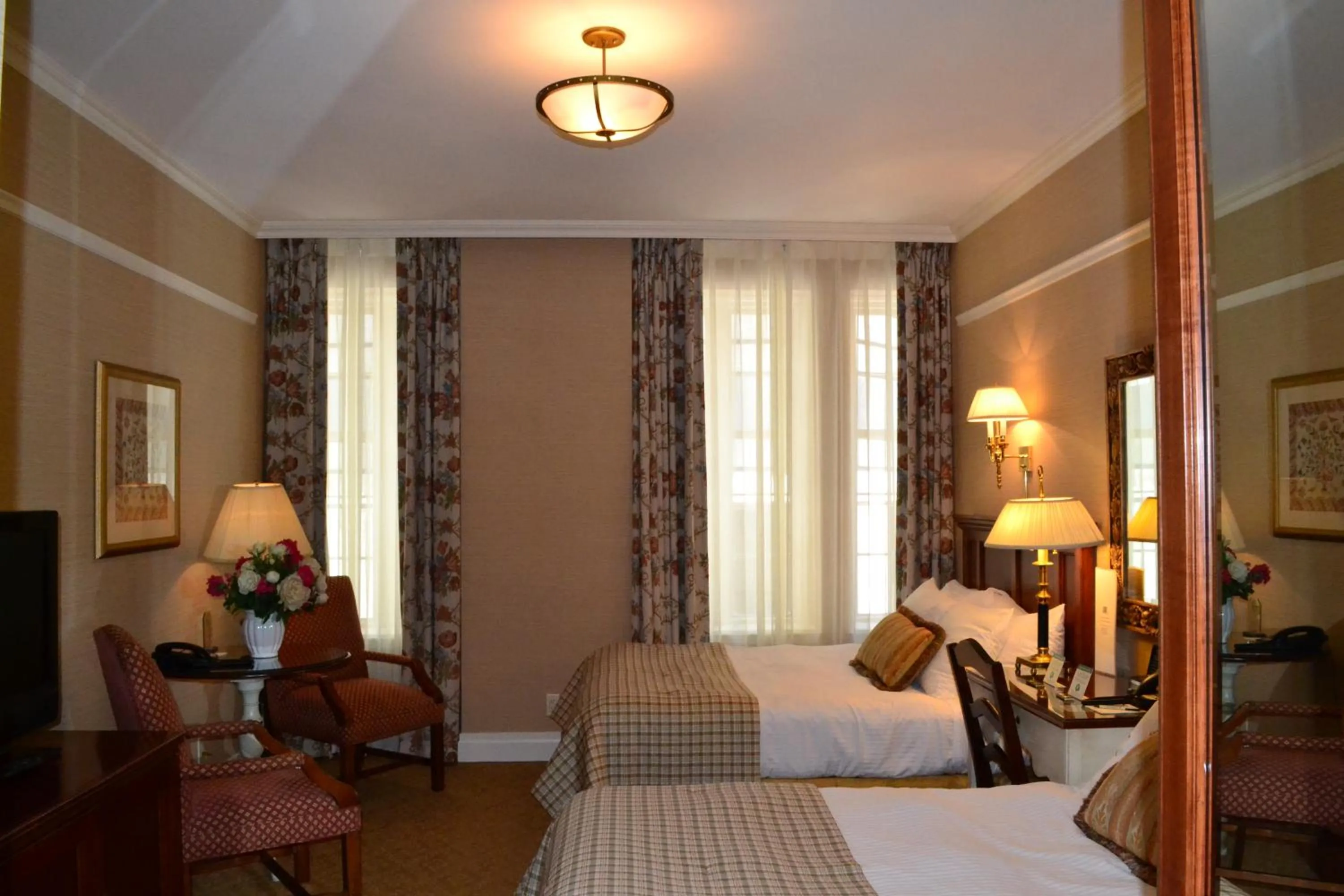 Photo of the whole room, Bed in The Wall Street Inn