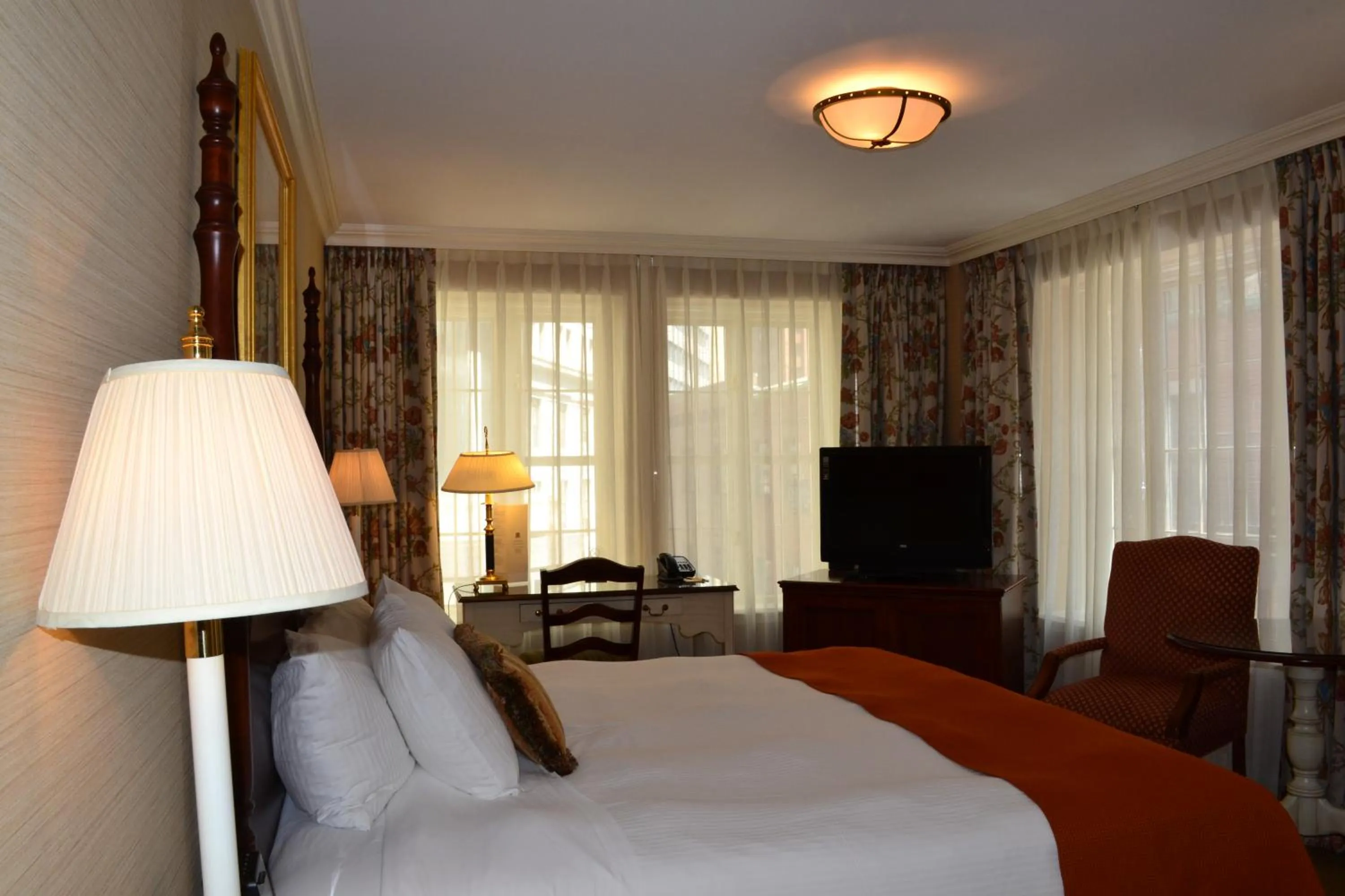 Decorative detail, Bed in The Wall Street Inn