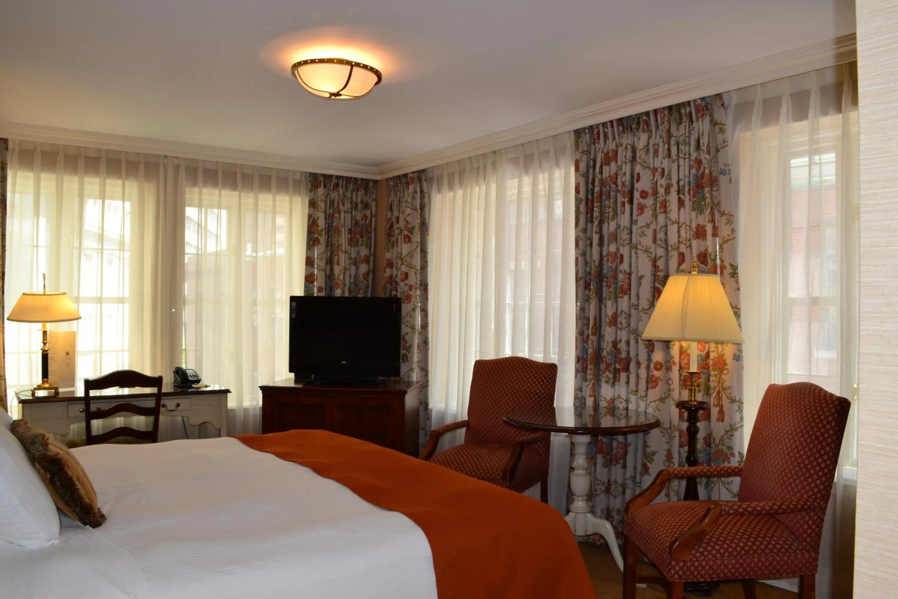 Photo of the whole room, Bed in The Wall Street Inn