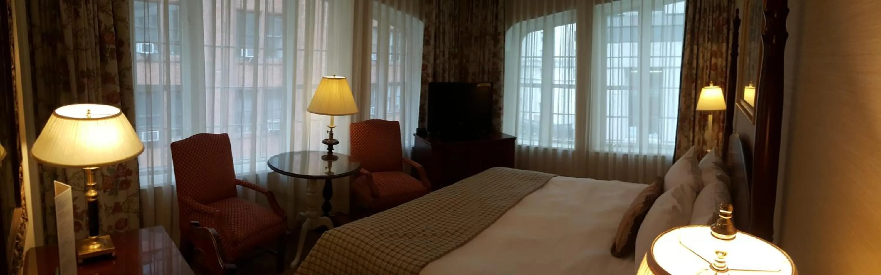 Photo of the whole room, Bed in The Wall Street Inn