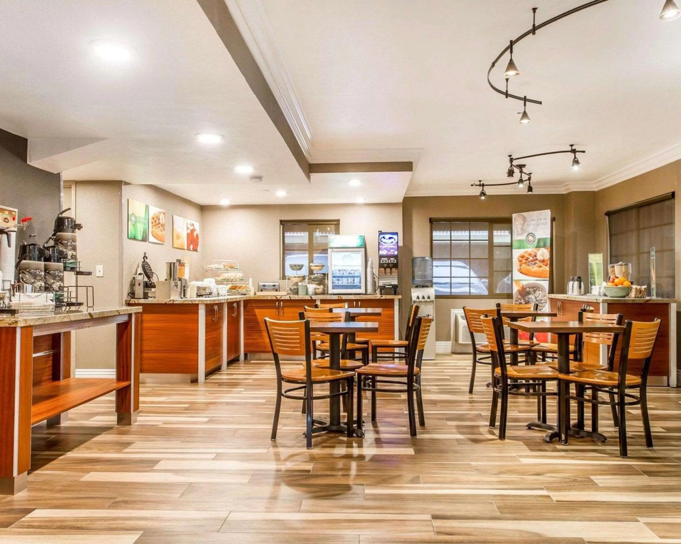 Breakfast in Quality Inn Sacramento Convention Center