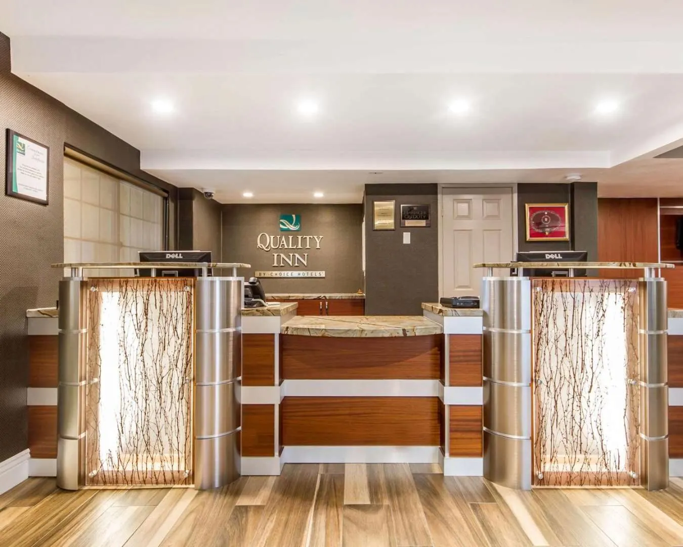 Lobby or reception in Quality Inn Sacramento Convention Center