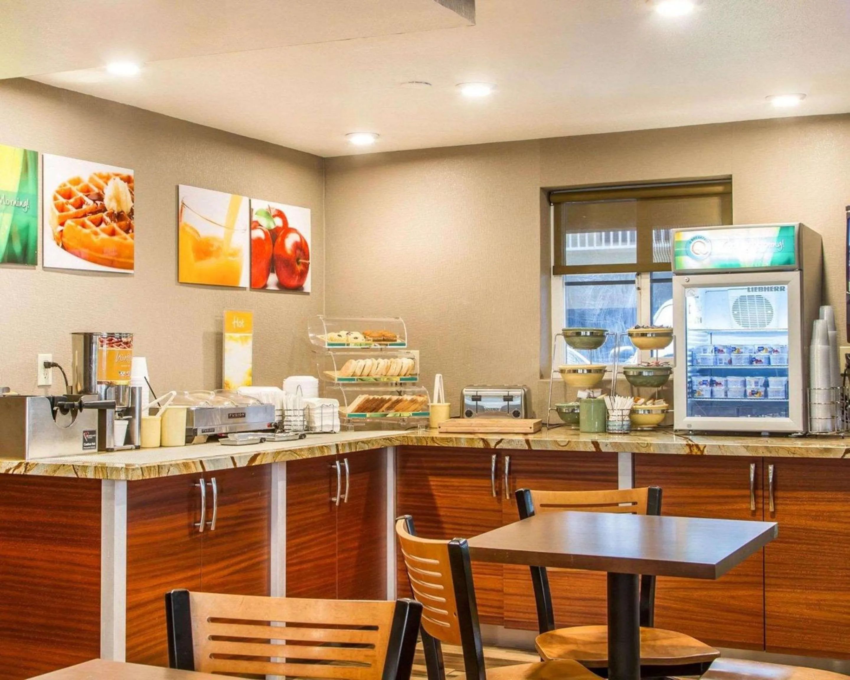 Breakfast in Quality Inn Sacramento Convention Center