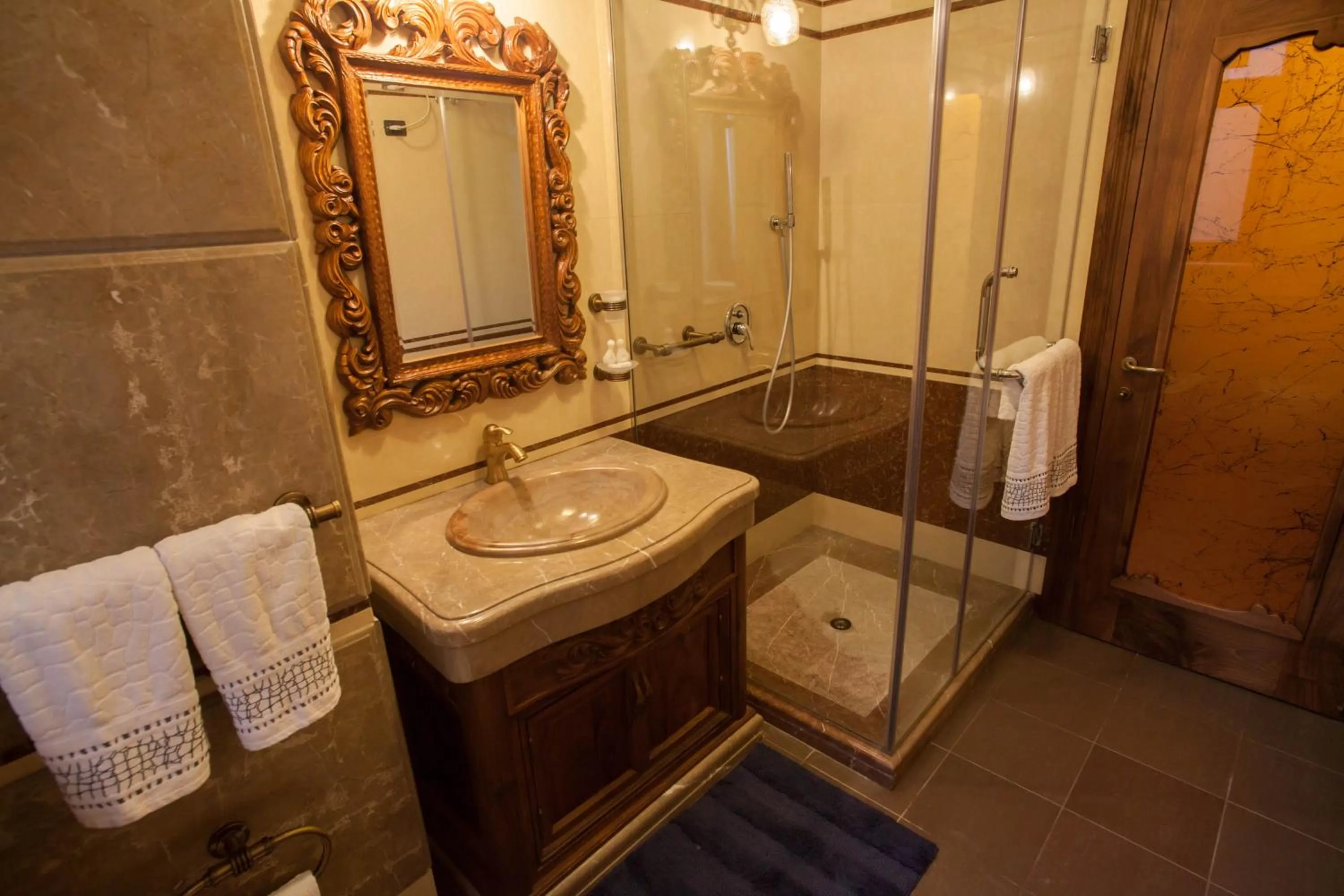 Shower in Brilant Antik Hotel