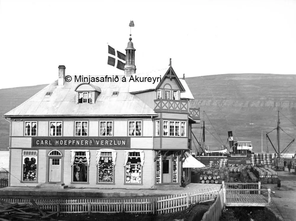 Property building in Hoepfner and Tulinius Historical Houses