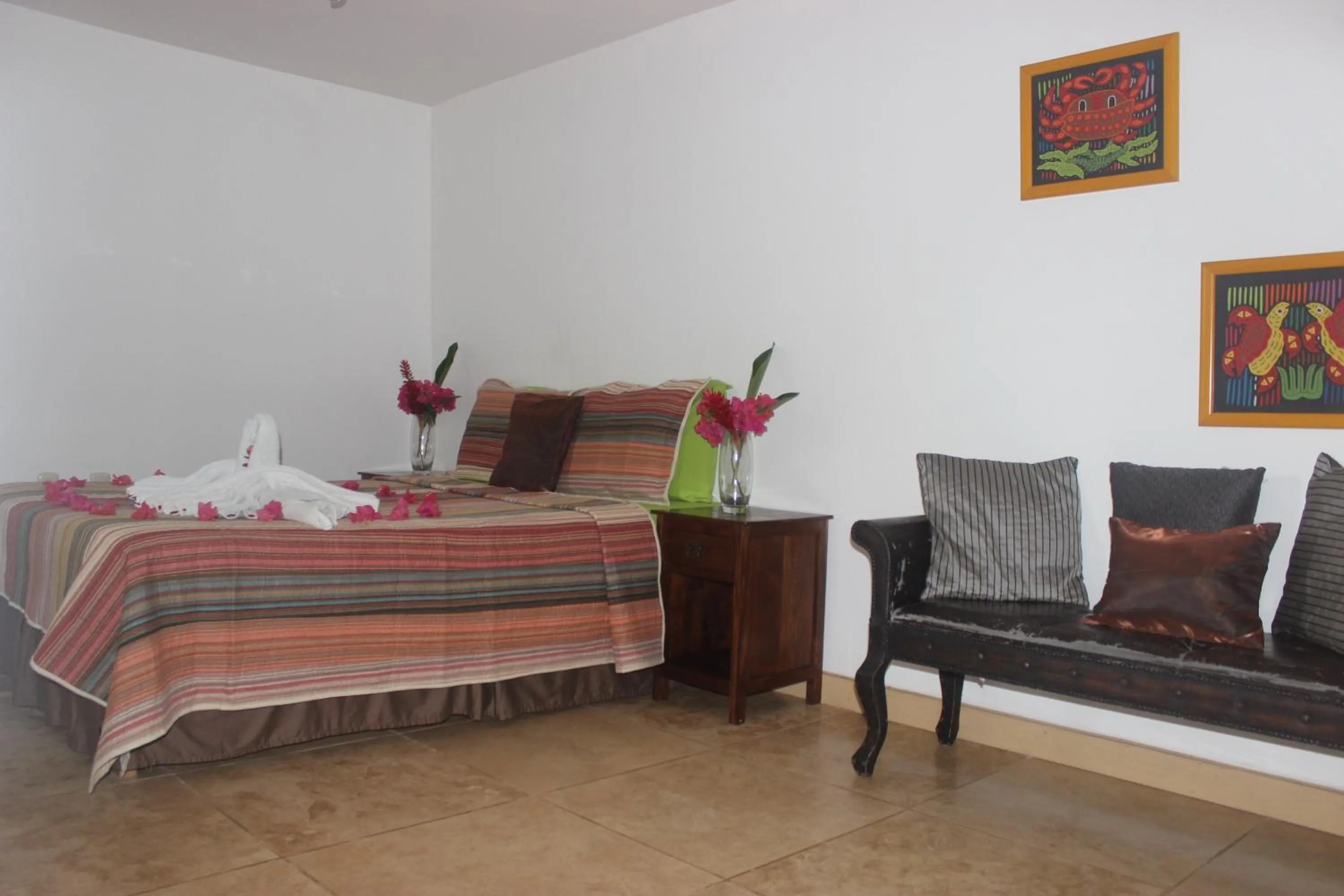 Bedroom, Bed in mame trees