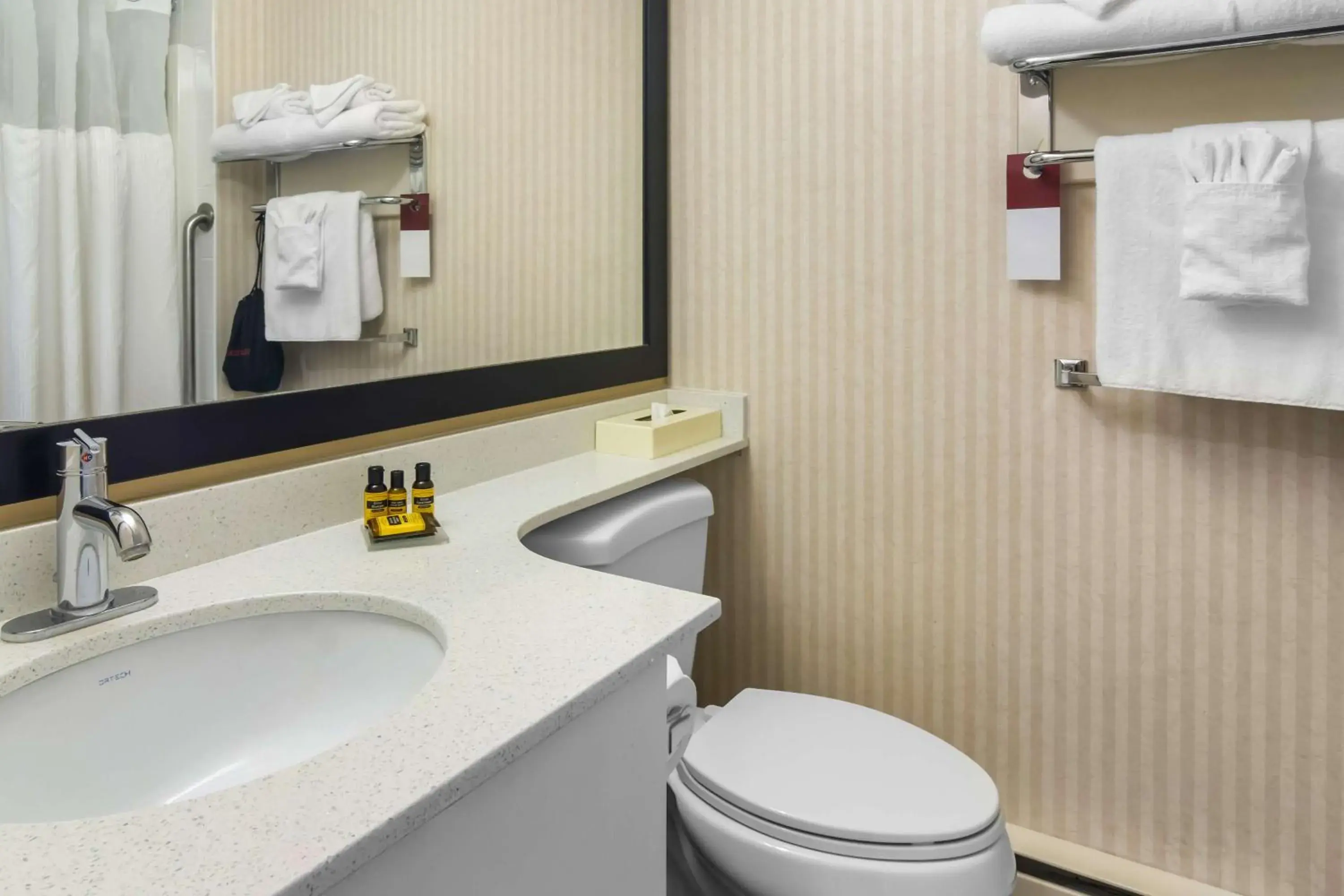 Queen Room with Two Queen Beds with Balcony in Best Western Plus Osoyoos Hotel & Suites Queen Room with Two Queen Beds with Balcony in Best Western Plus Osoyoos Hotel & Suites