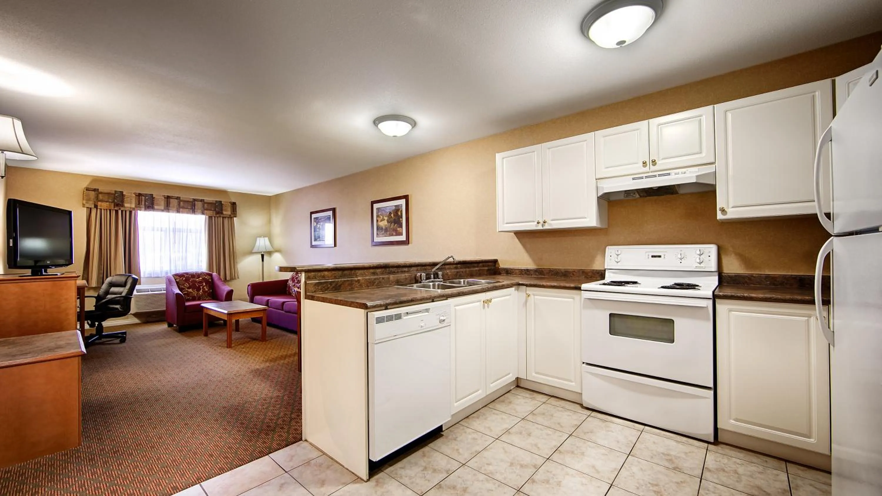 Photo of the whole room in Best Western Plus Osoyoos Hotel & Suites