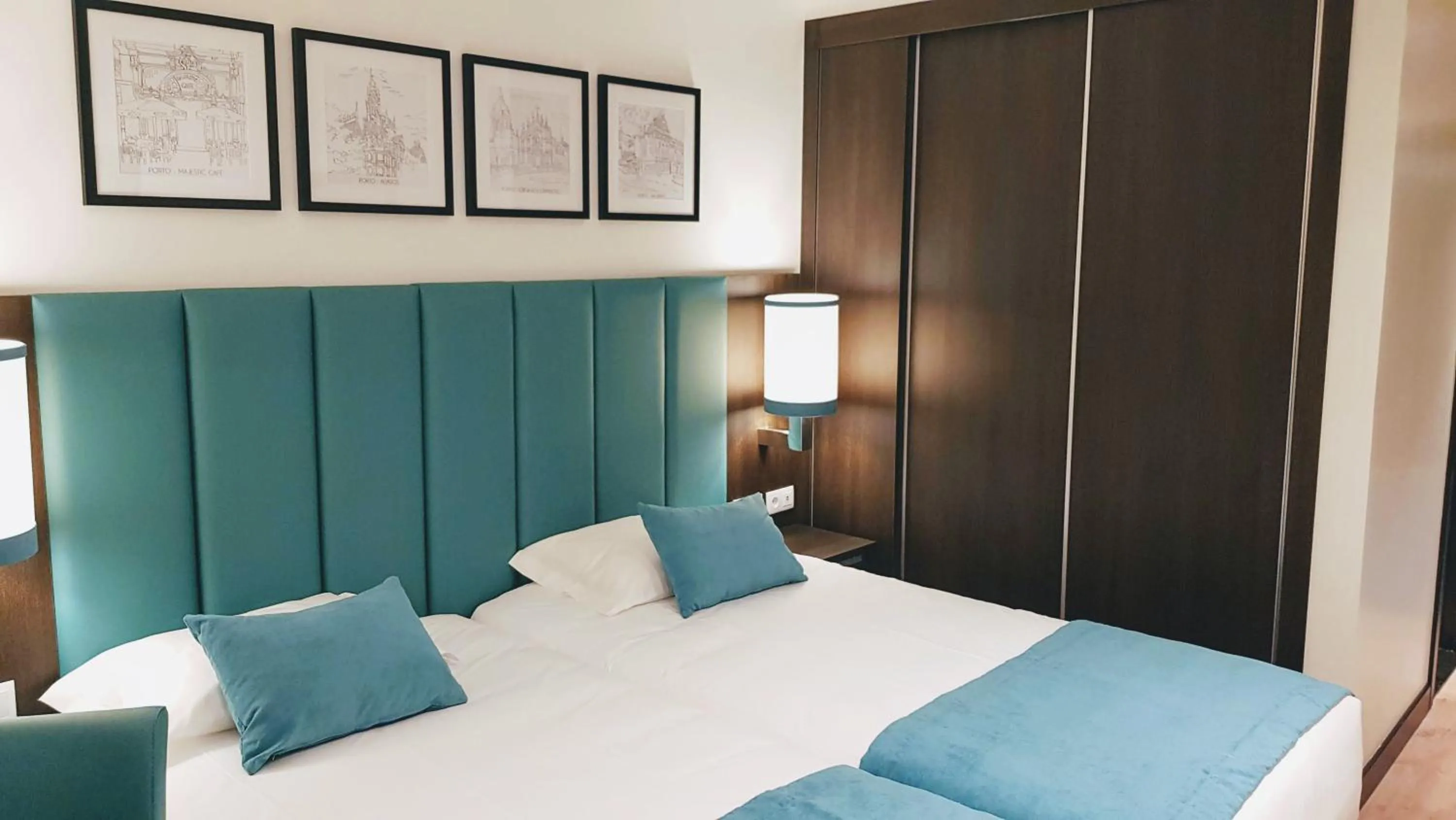 Bed in Porto City Hotel