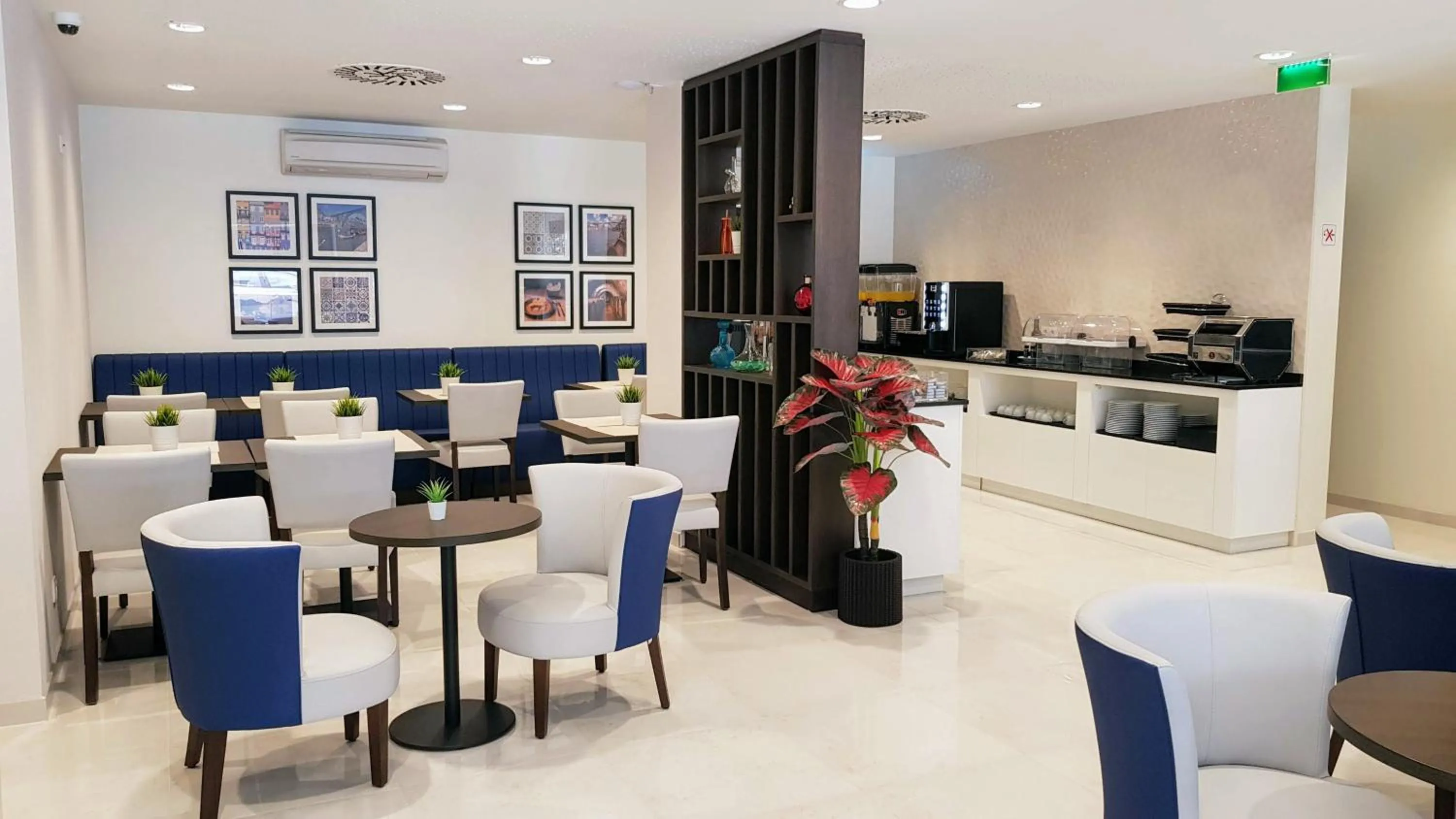 Restaurant/places to eat in Porto City Hotel