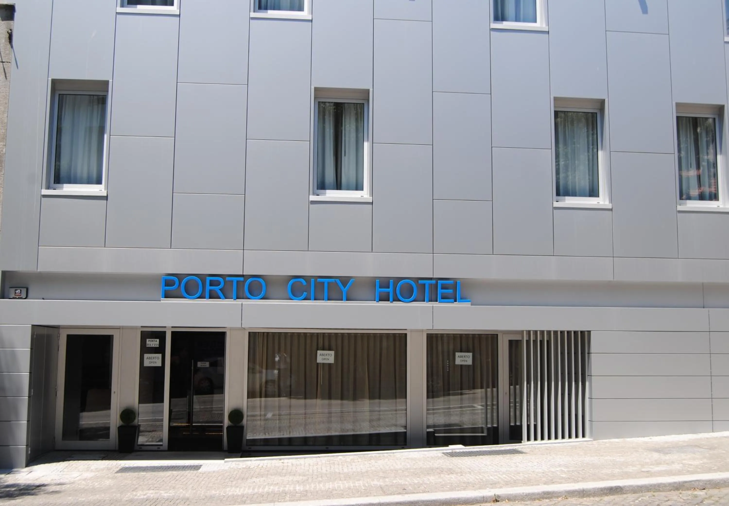 Facade/entrance in Porto City Hotel