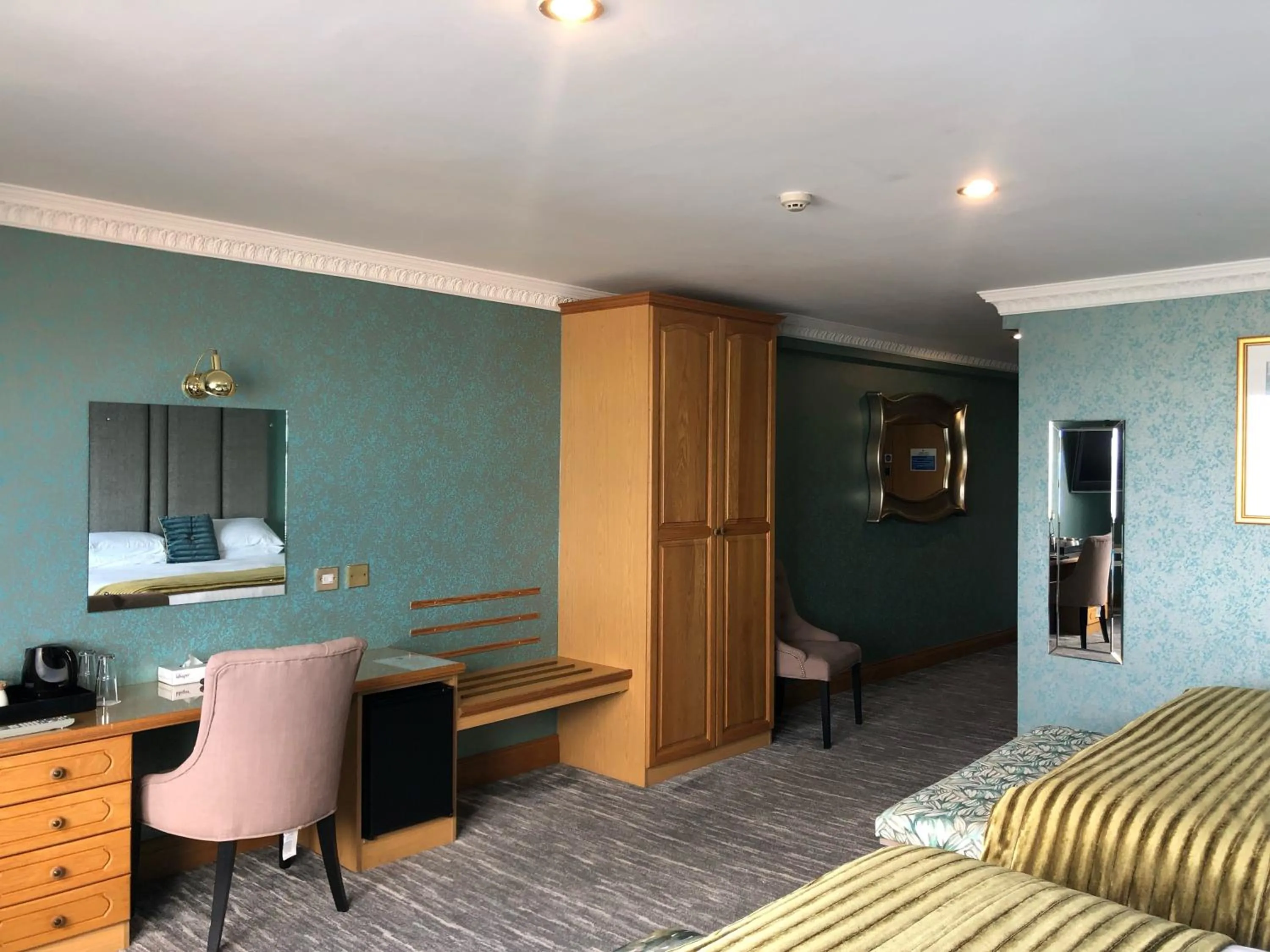 Bedroom, Bed in Royal Court Hotel