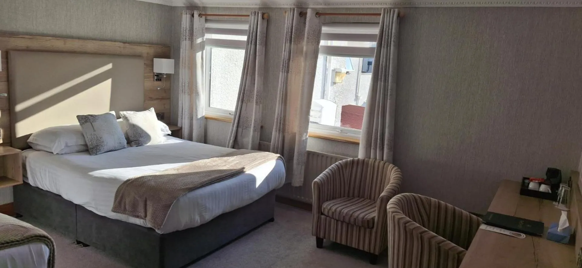 Bedroom, Bed in Royal Court Hotel