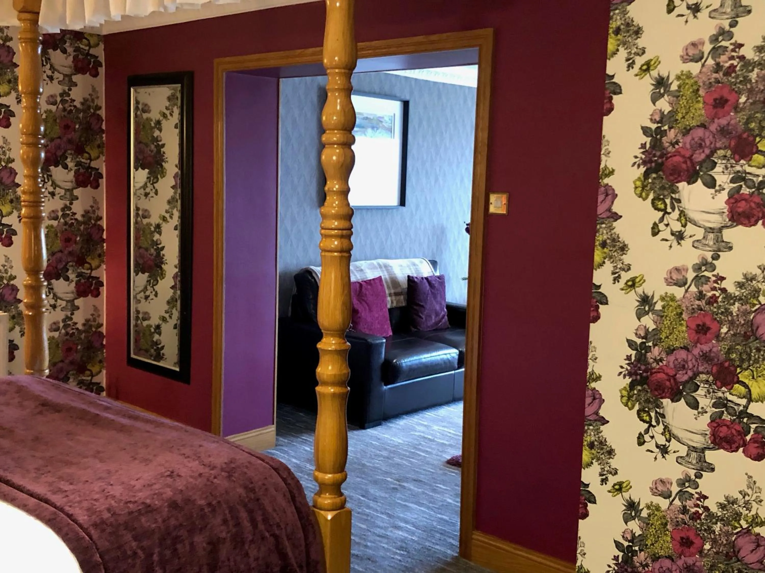 Seating area, Bed in Royal Court Hotel