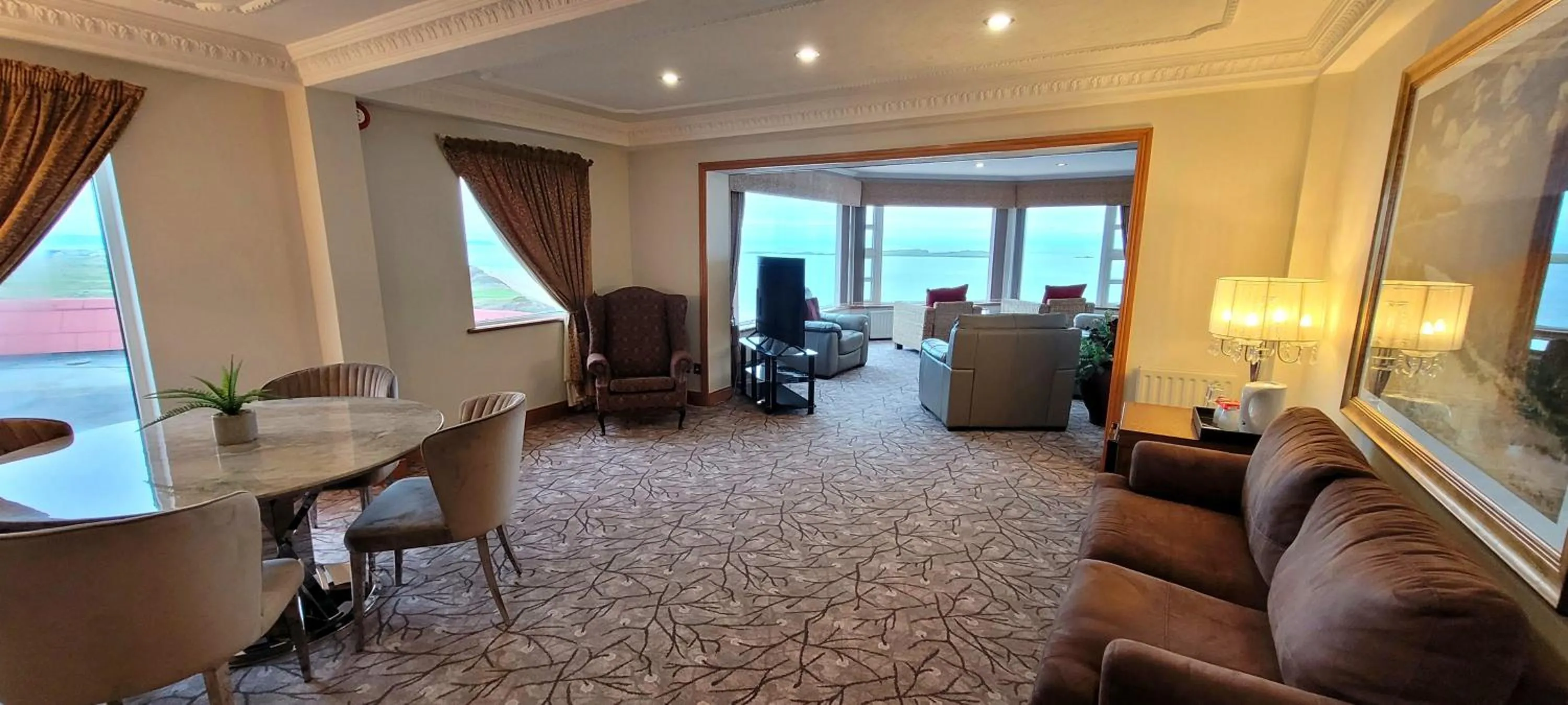 Living room in Royal Court Hotel