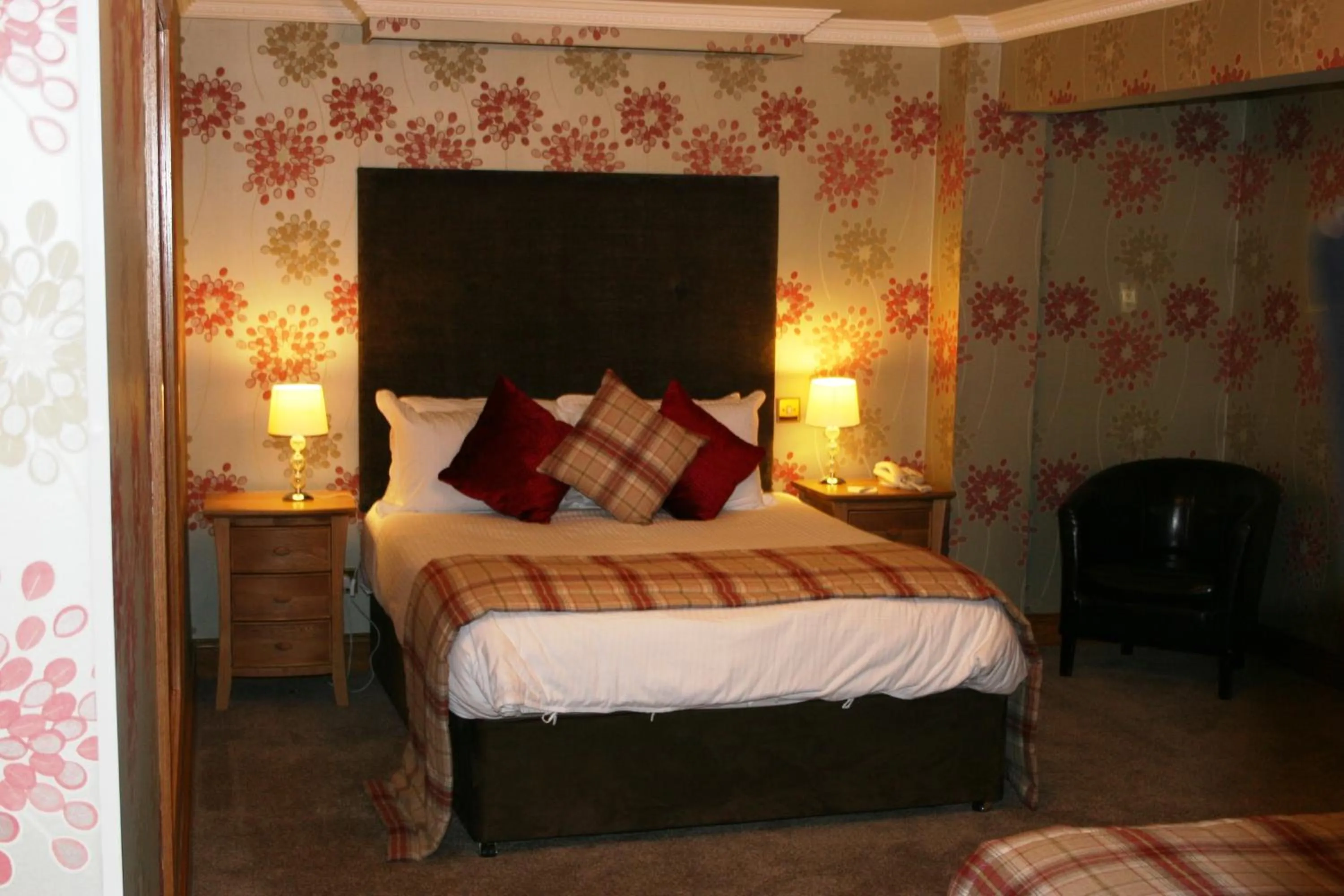 Bedroom, Bed in Royal Court Hotel