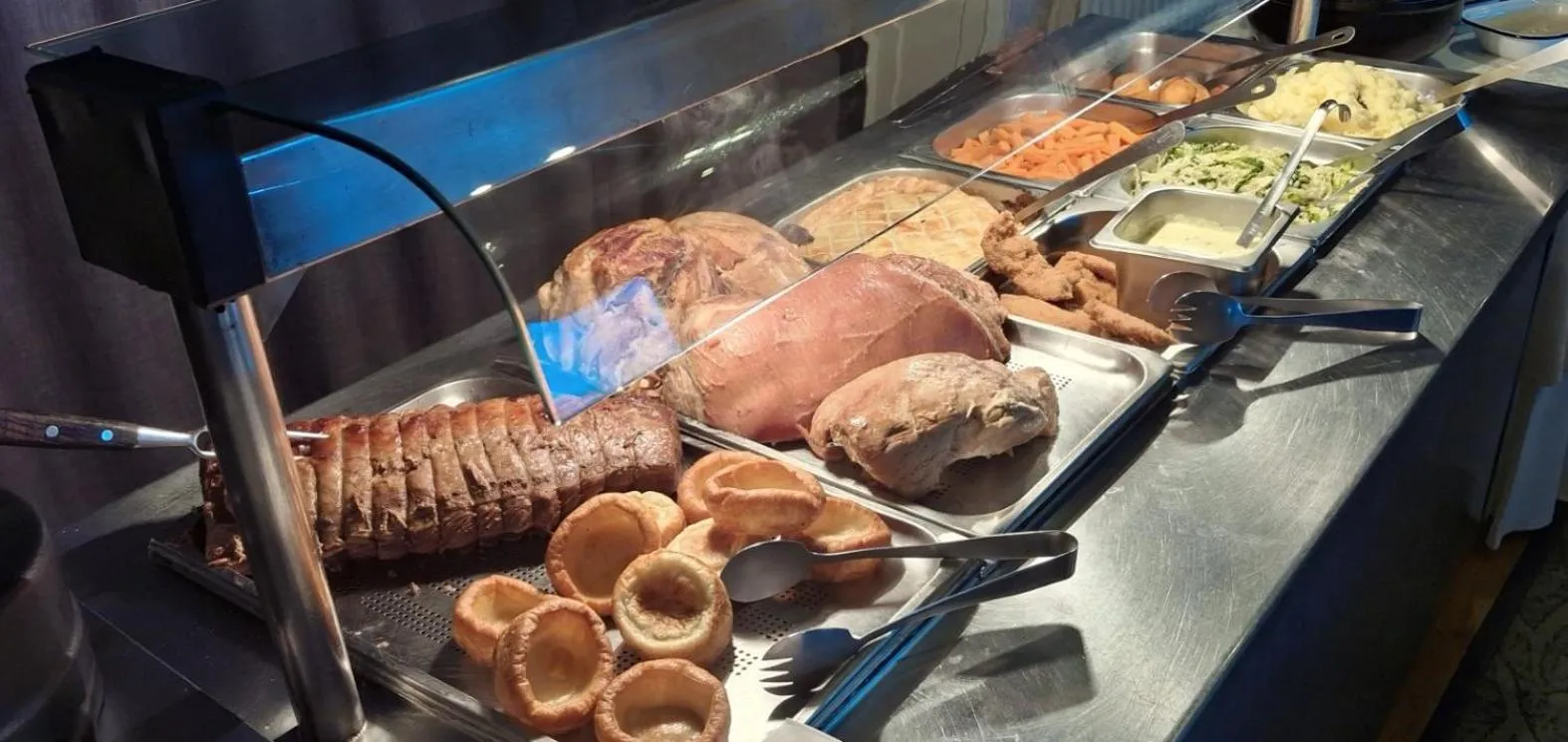 Restaurant/places to eat in Royal Court Hotel