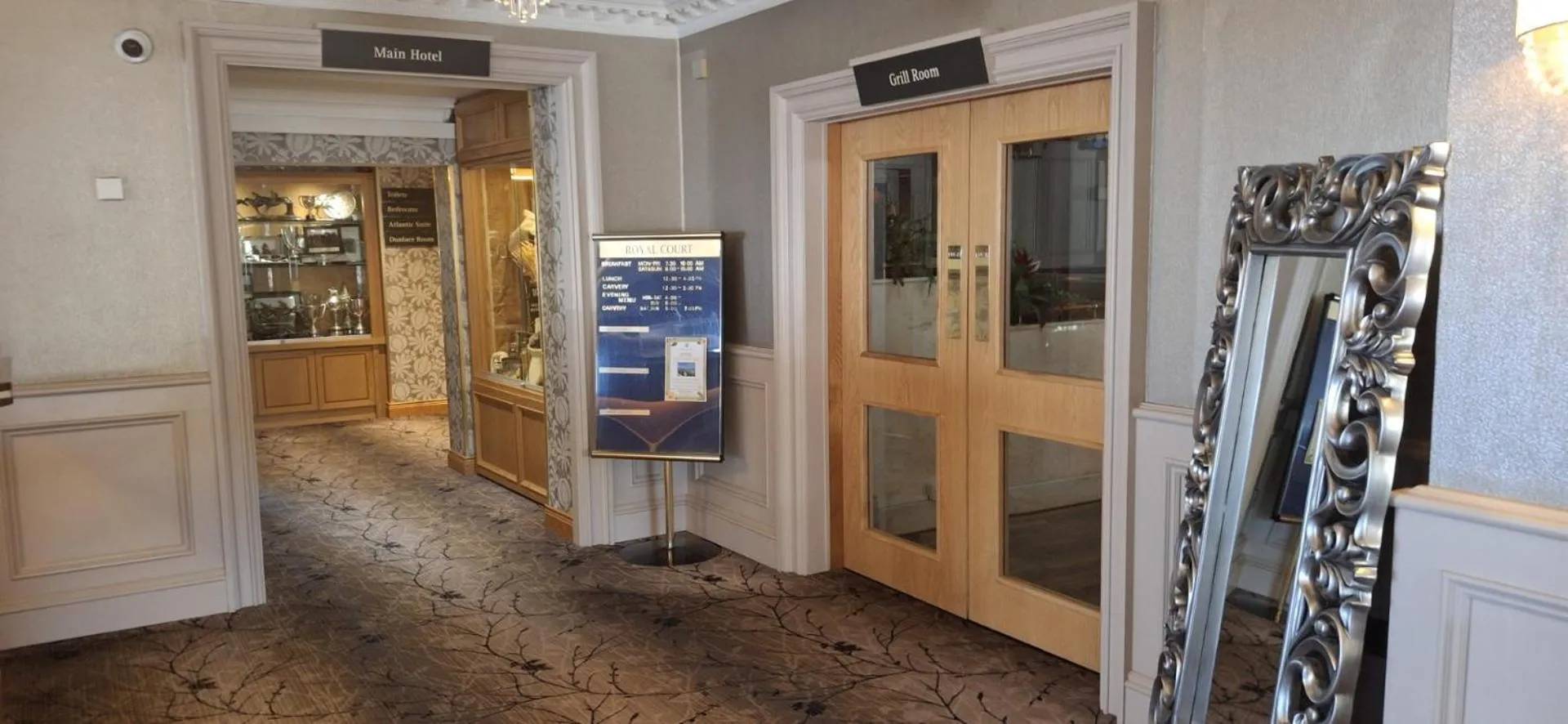 Lobby or reception in Royal Court Hotel