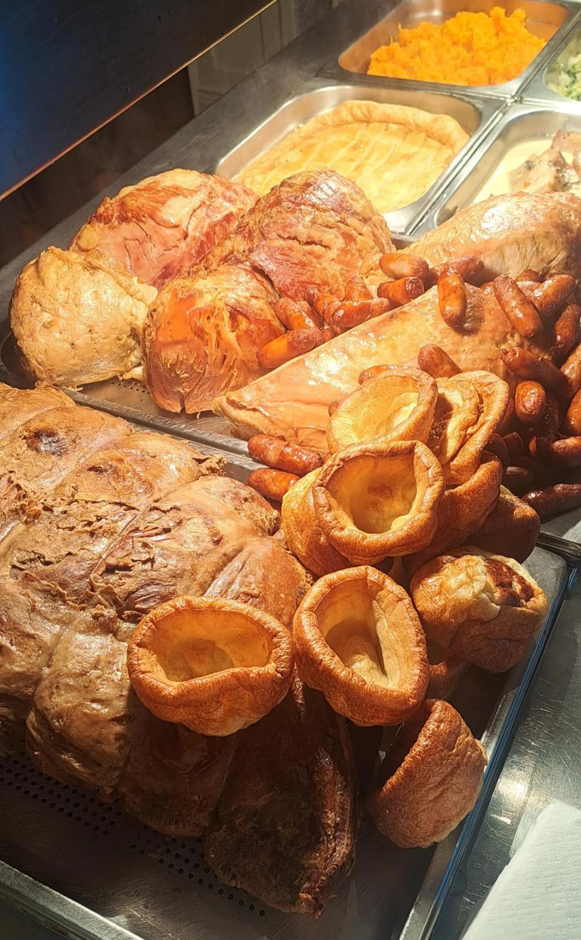 Food and drinks in Royal Court Hotel