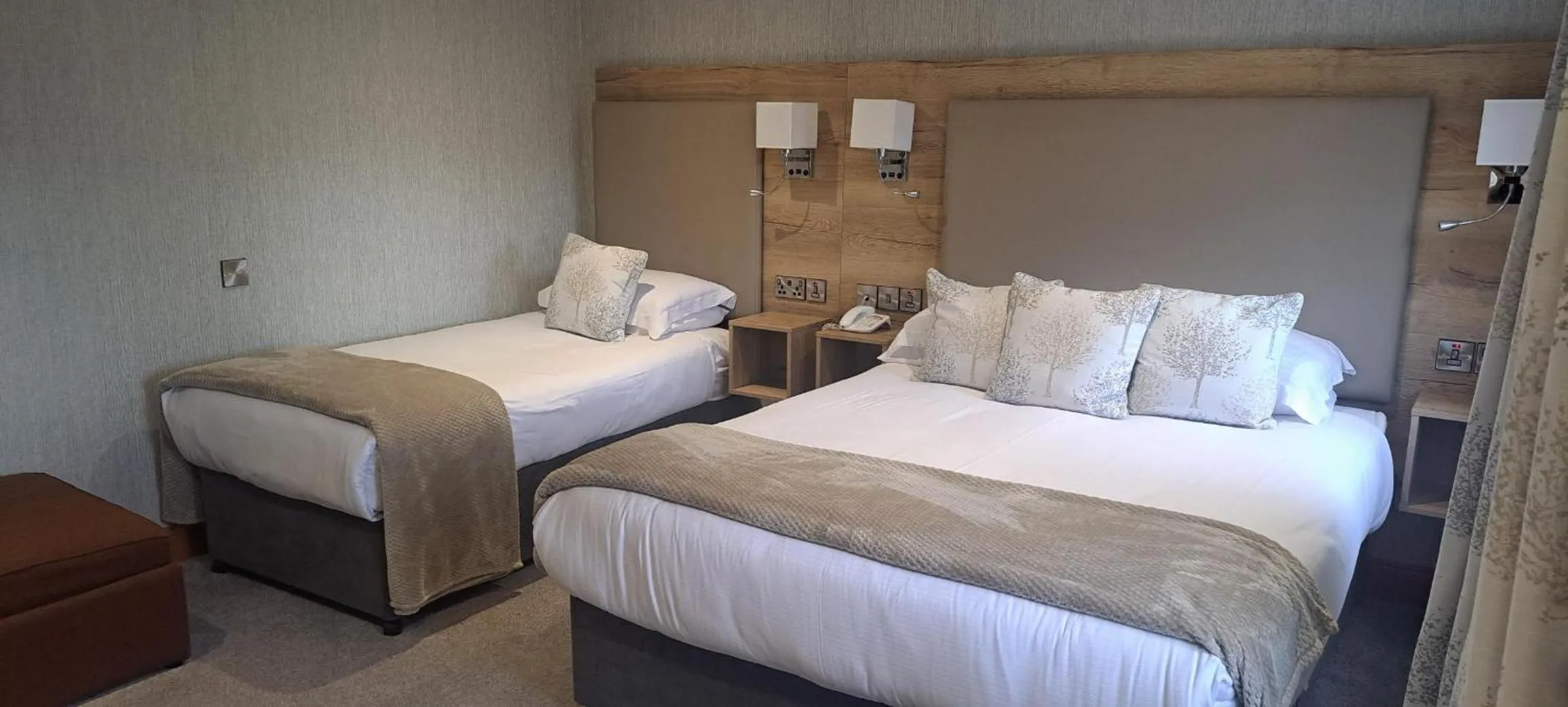 Bedroom, Bed in Royal Court Hotel