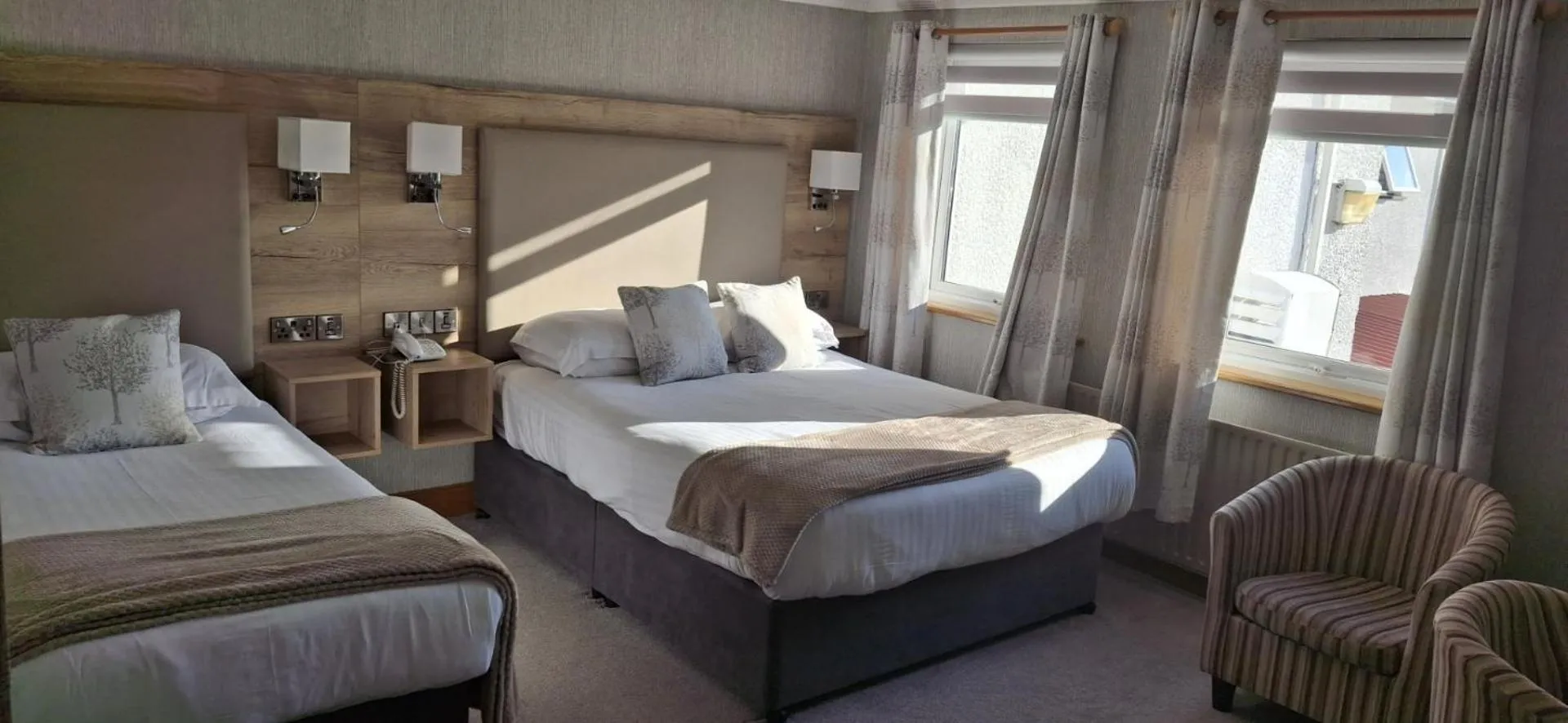 Bedroom, Bed in Royal Court Hotel