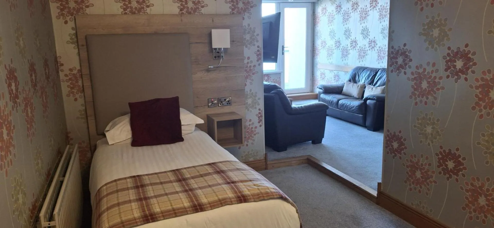 Bedroom, Bed in Royal Court Hotel