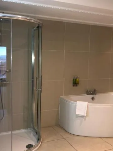 Bathroom in Royal Court Hotel