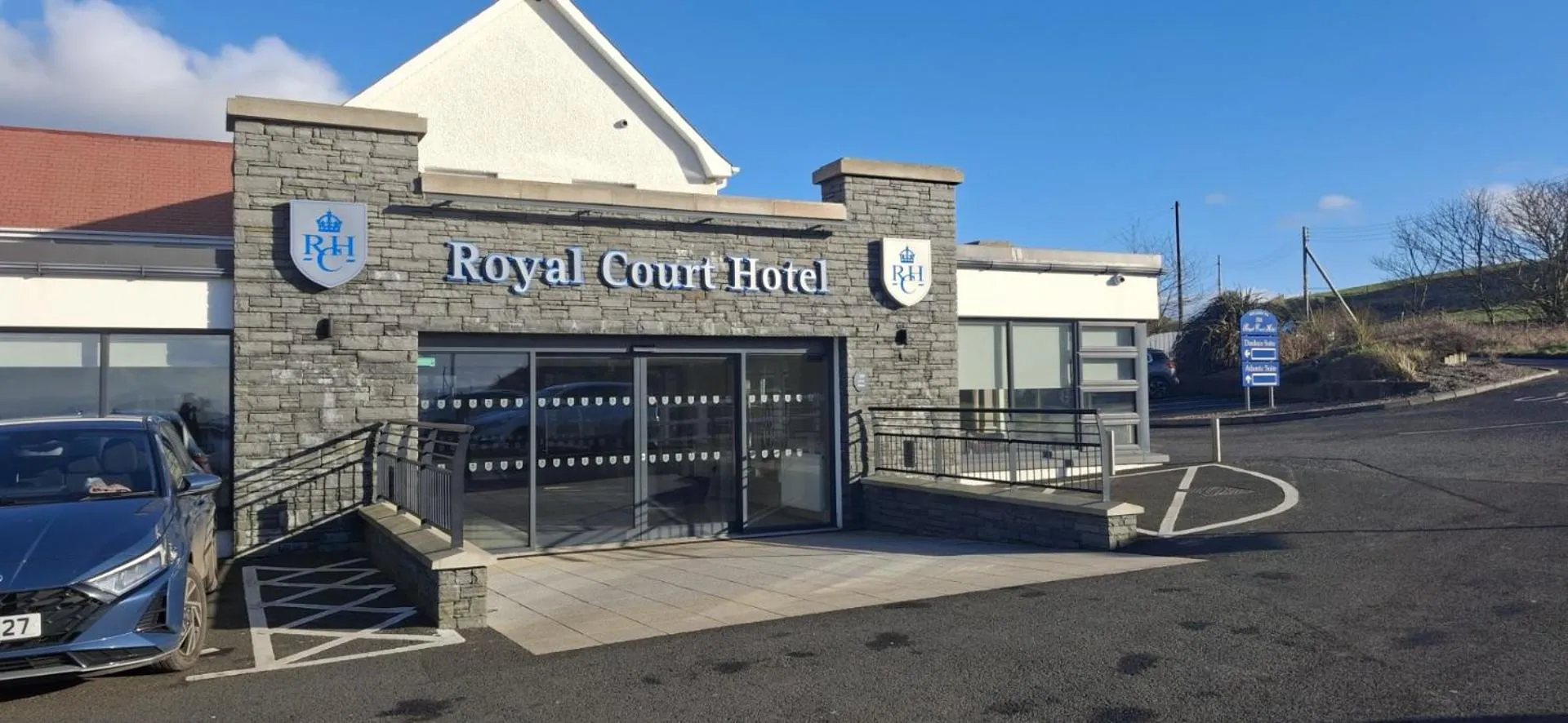 Facade/entrance in Royal Court Hotel