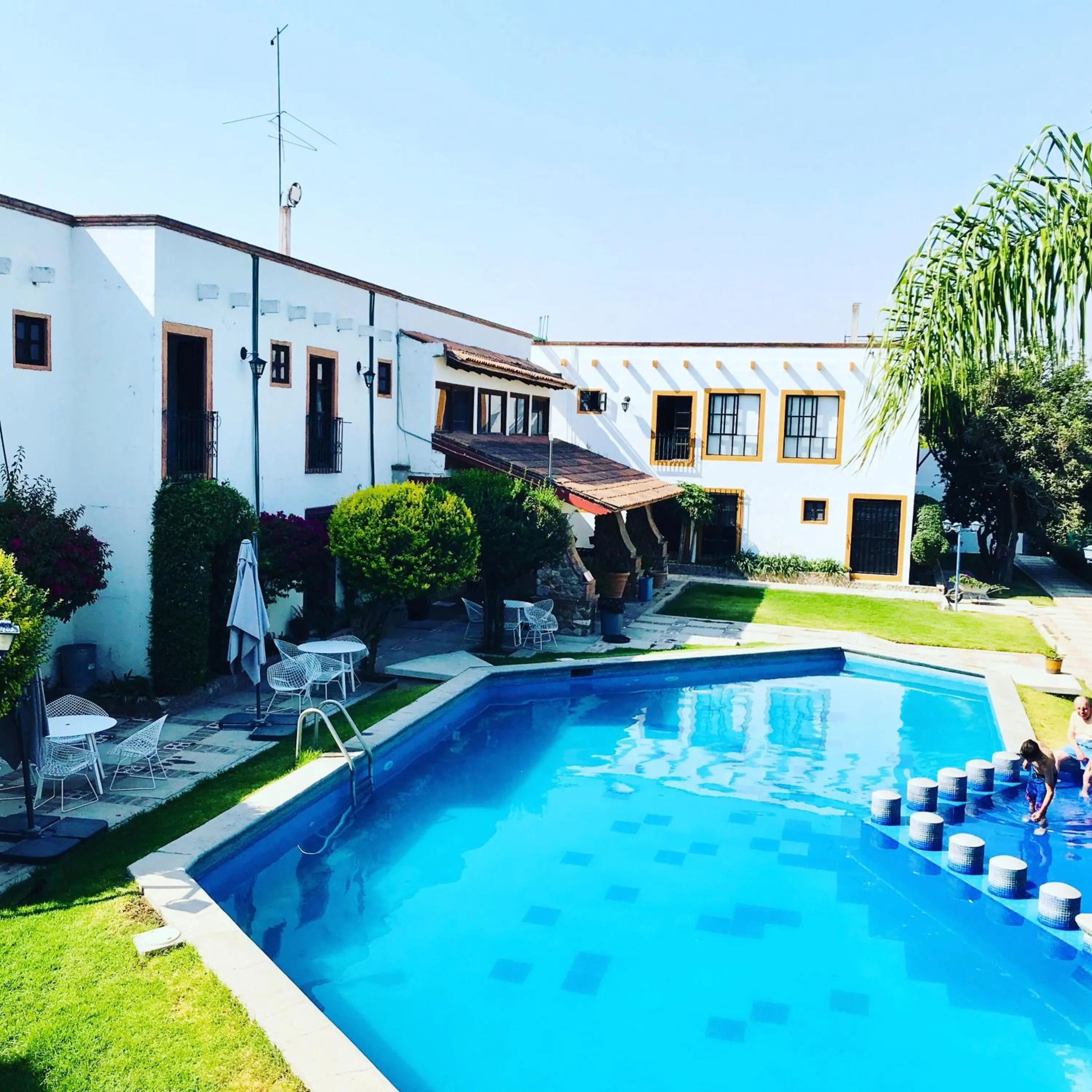 Pool view in Hotel La Mansión