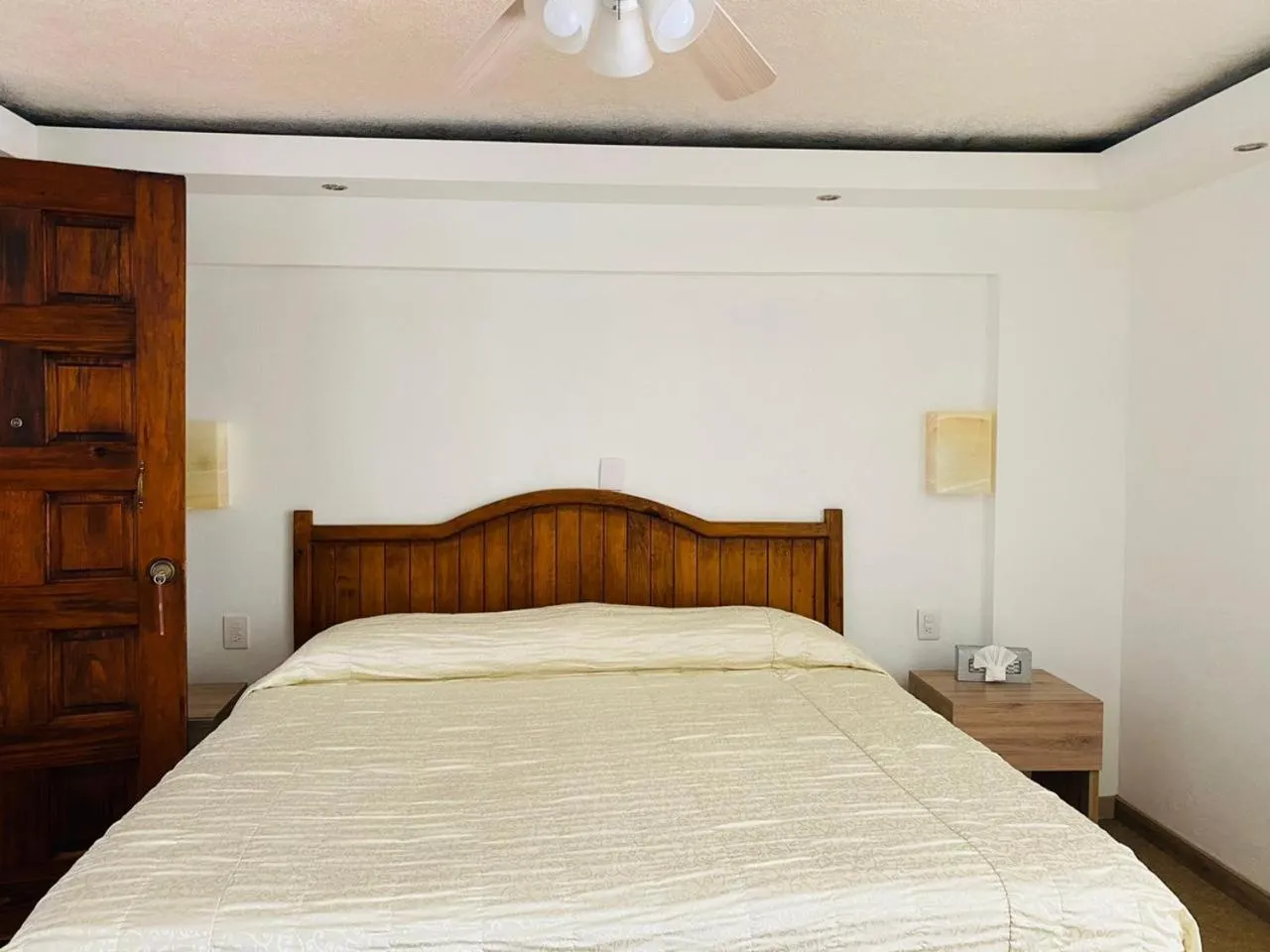 Bed in Hotel La Mansión