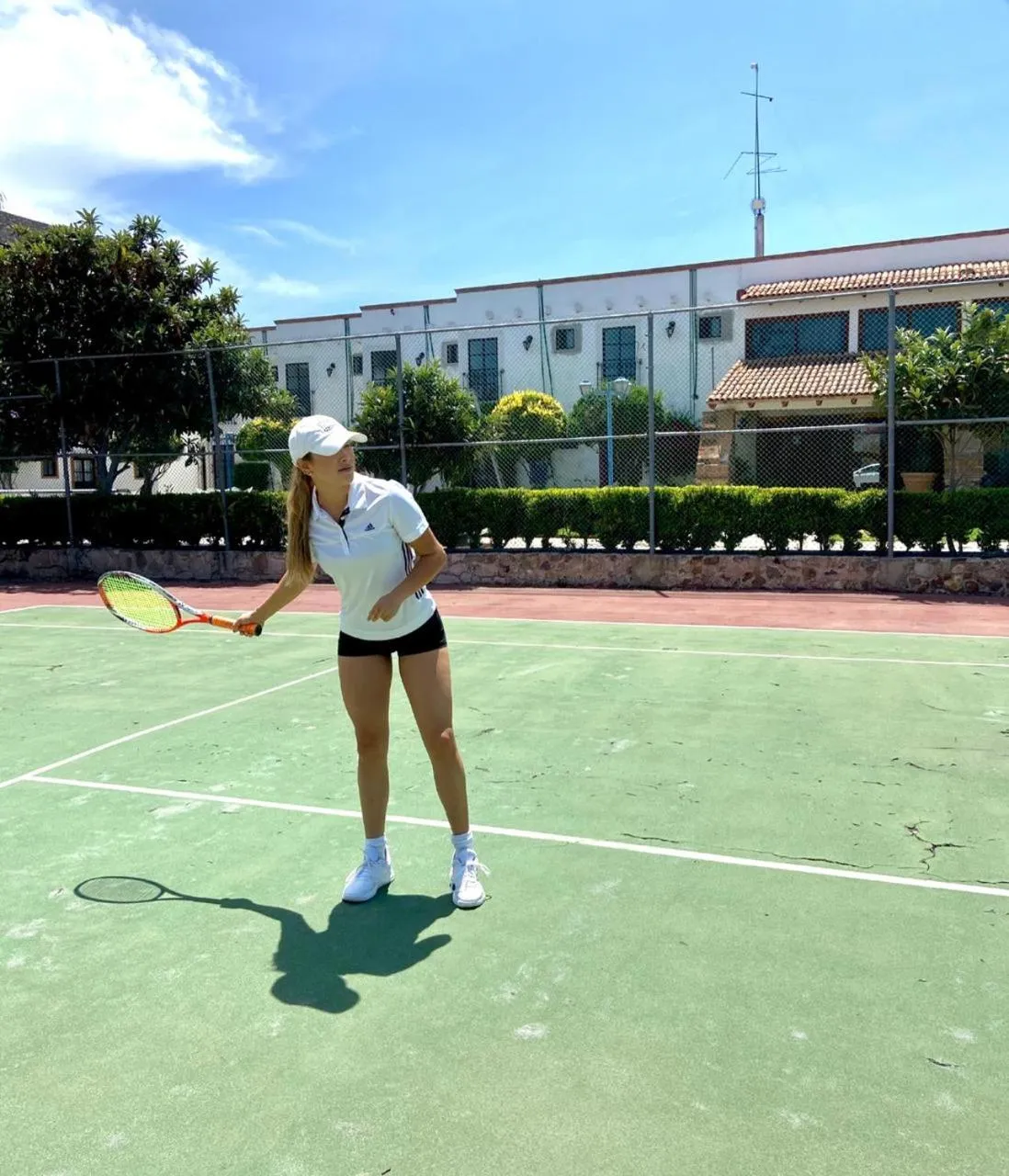 Tennis court in Hotel La Mansión
